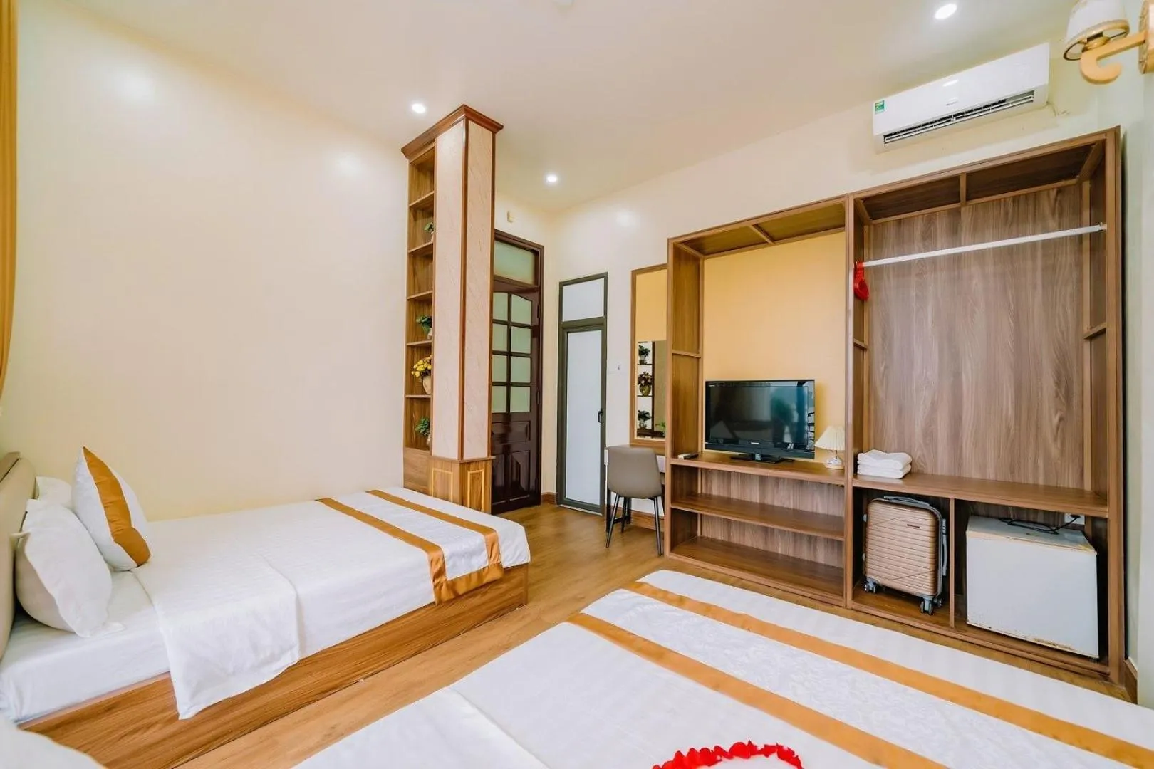 Lang Chai Metrpolis Cat Ba Hotel and Restaurant