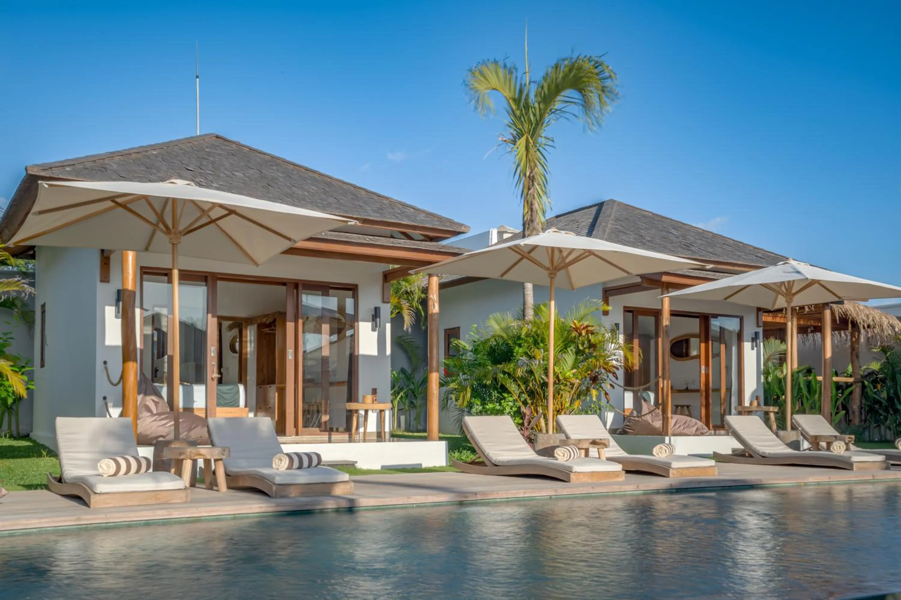 Swimming pool in EHOA NYANYI BEACH Boutique Hotel - In front of entrance to NUANU