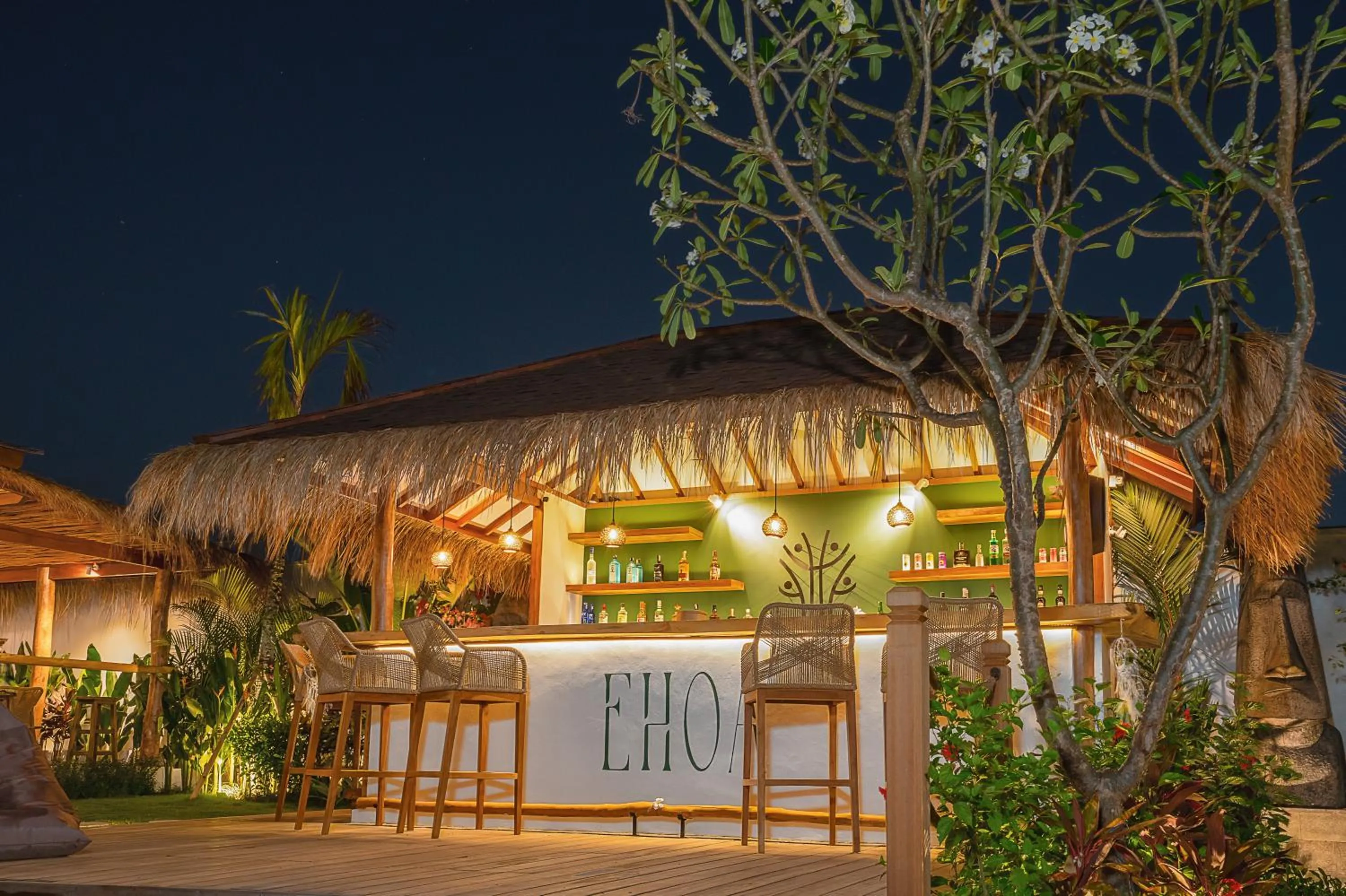 Lounge or bar in EHOA NYANYI BEACH Boutique Hotel - In front of entrance to NUANU