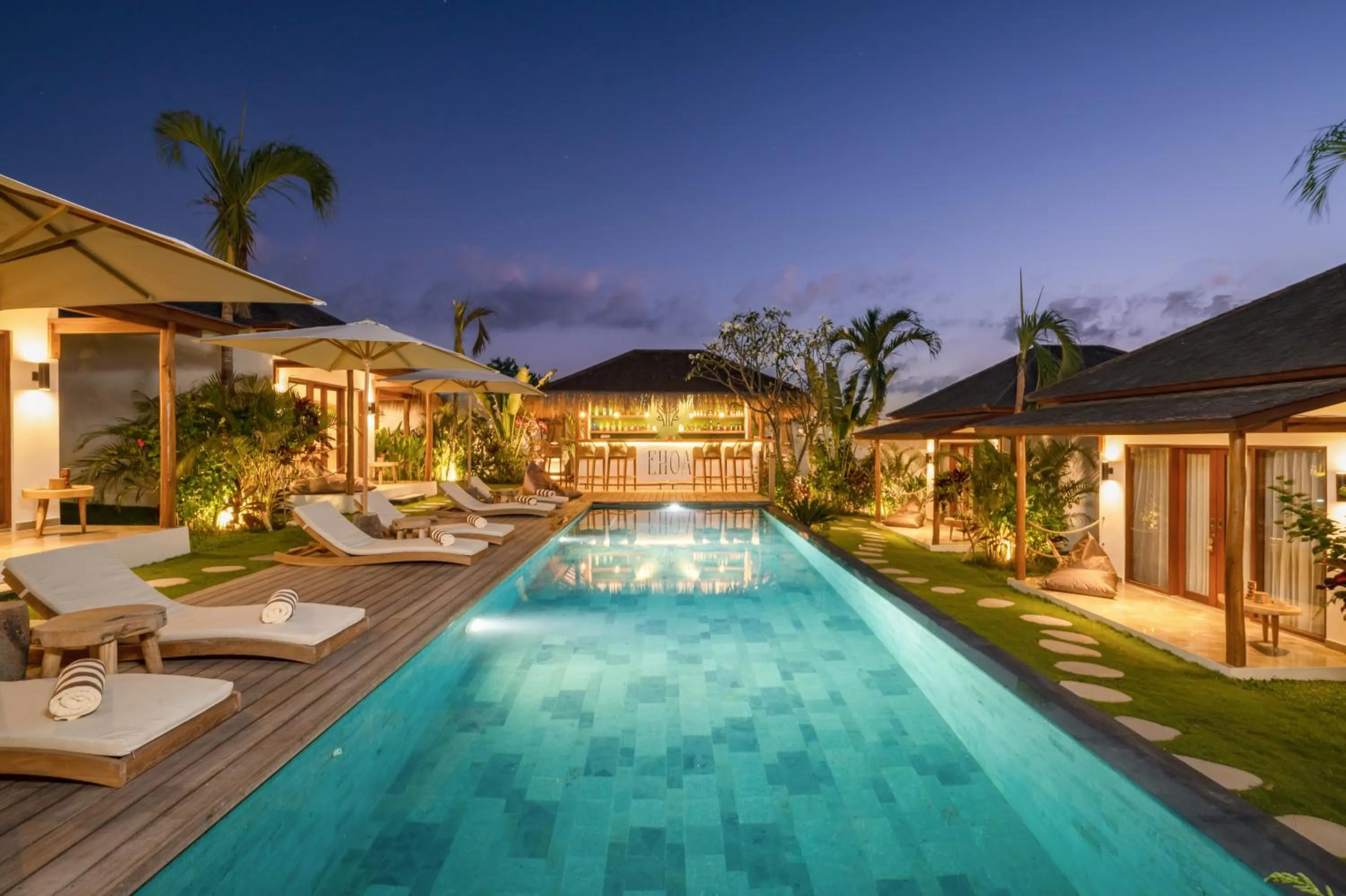 Night in EHOA NYANYI BEACH Boutique Hotel - In front of entrance to NUANU