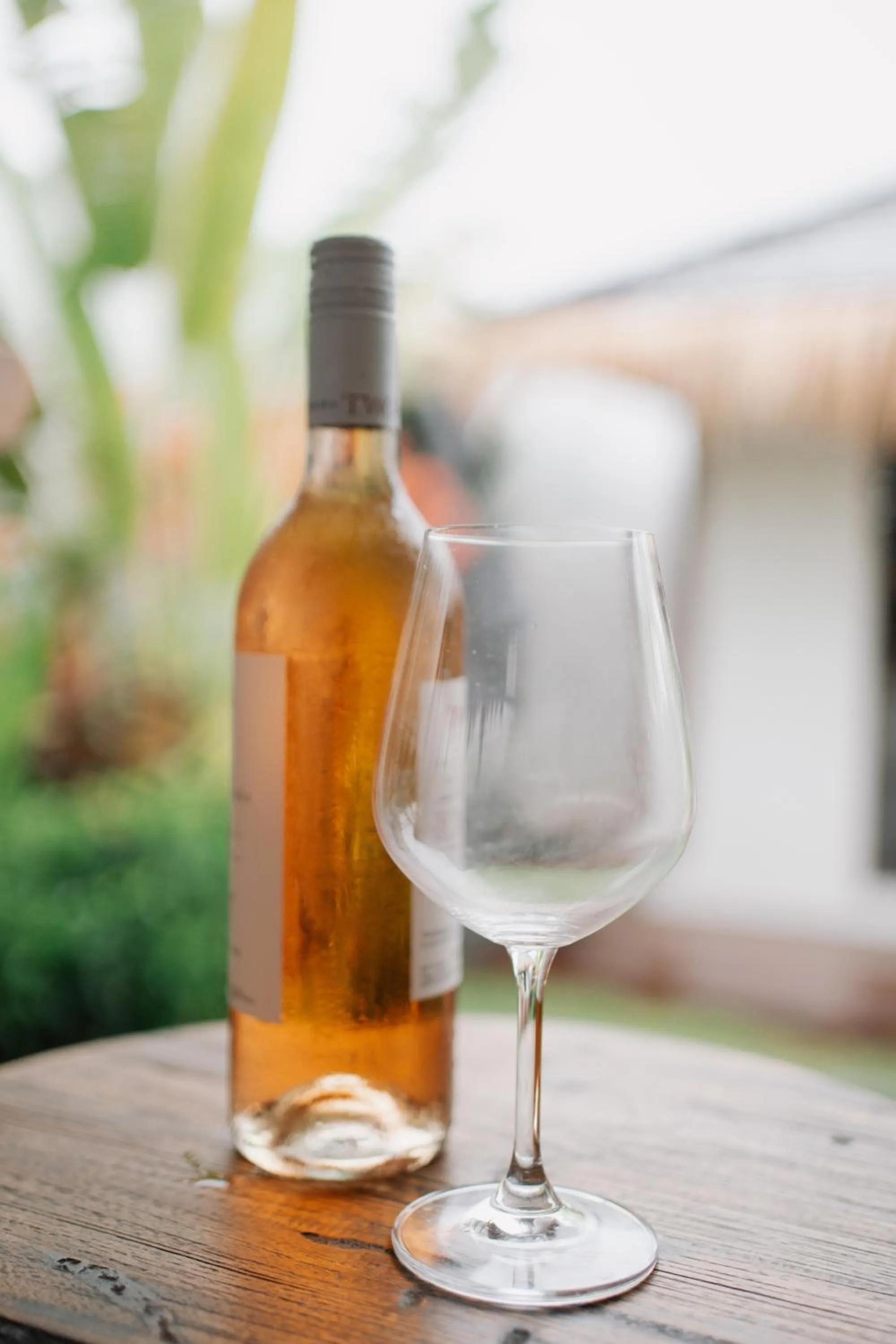 Lounge or bar in EHOA NYANYI BEACH Boutique Hotel - In front of entrance to NUANU