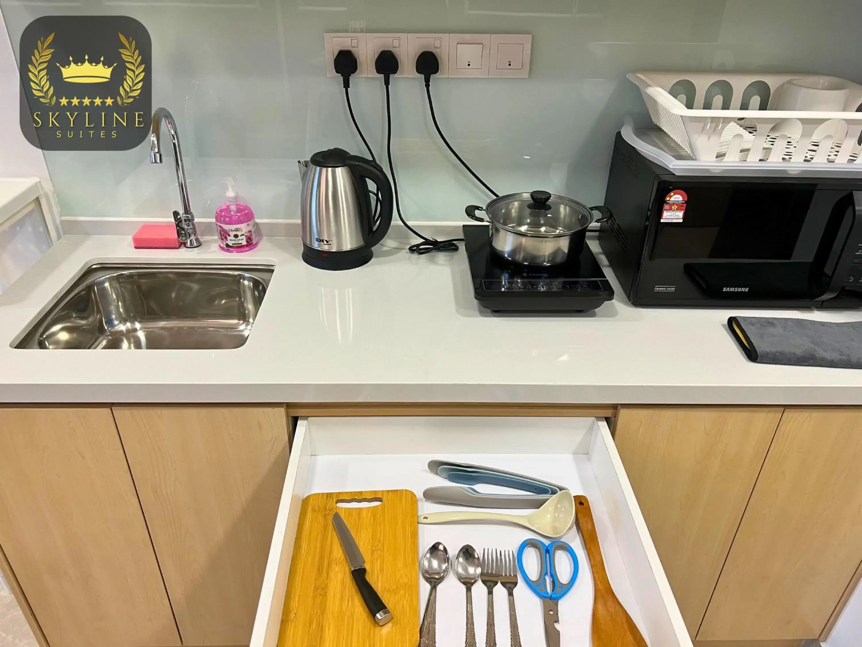 Kitchen or kitchenette in The Colony Skyline Suites KLCC Kitchen or kitchenette in The Colony Skyline Suites KLCC