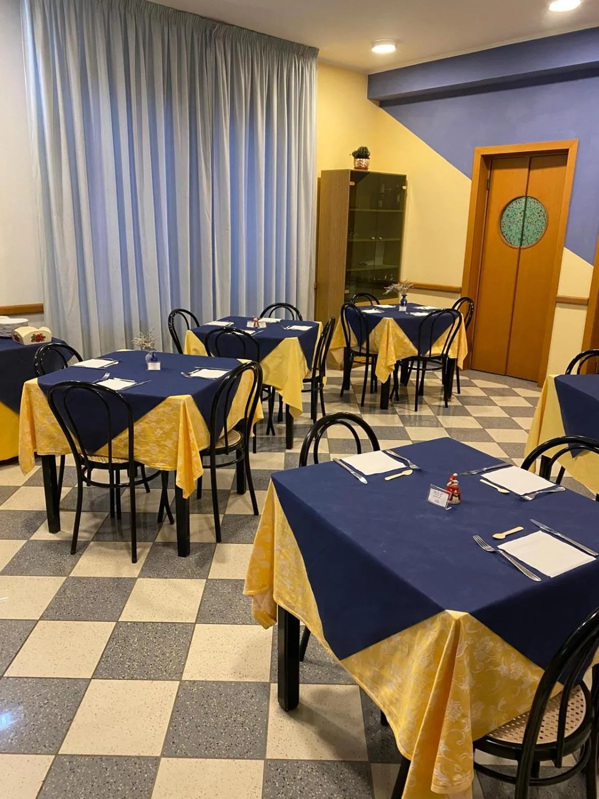 Restaurant/places to eat in Hotel Ferrara
