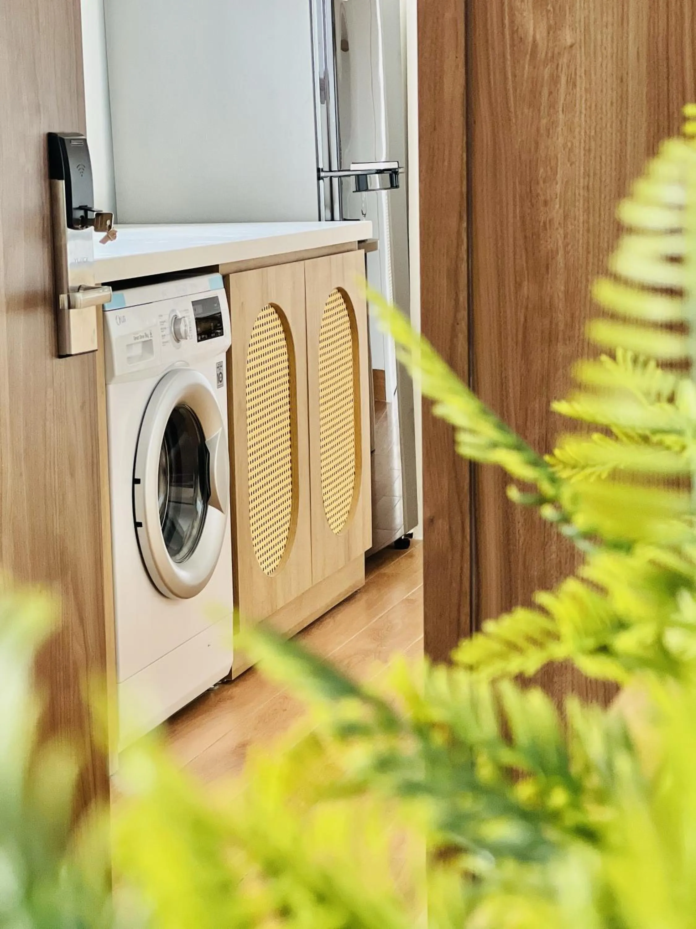 iRest Orange Tay Ho Lakeside Apartment