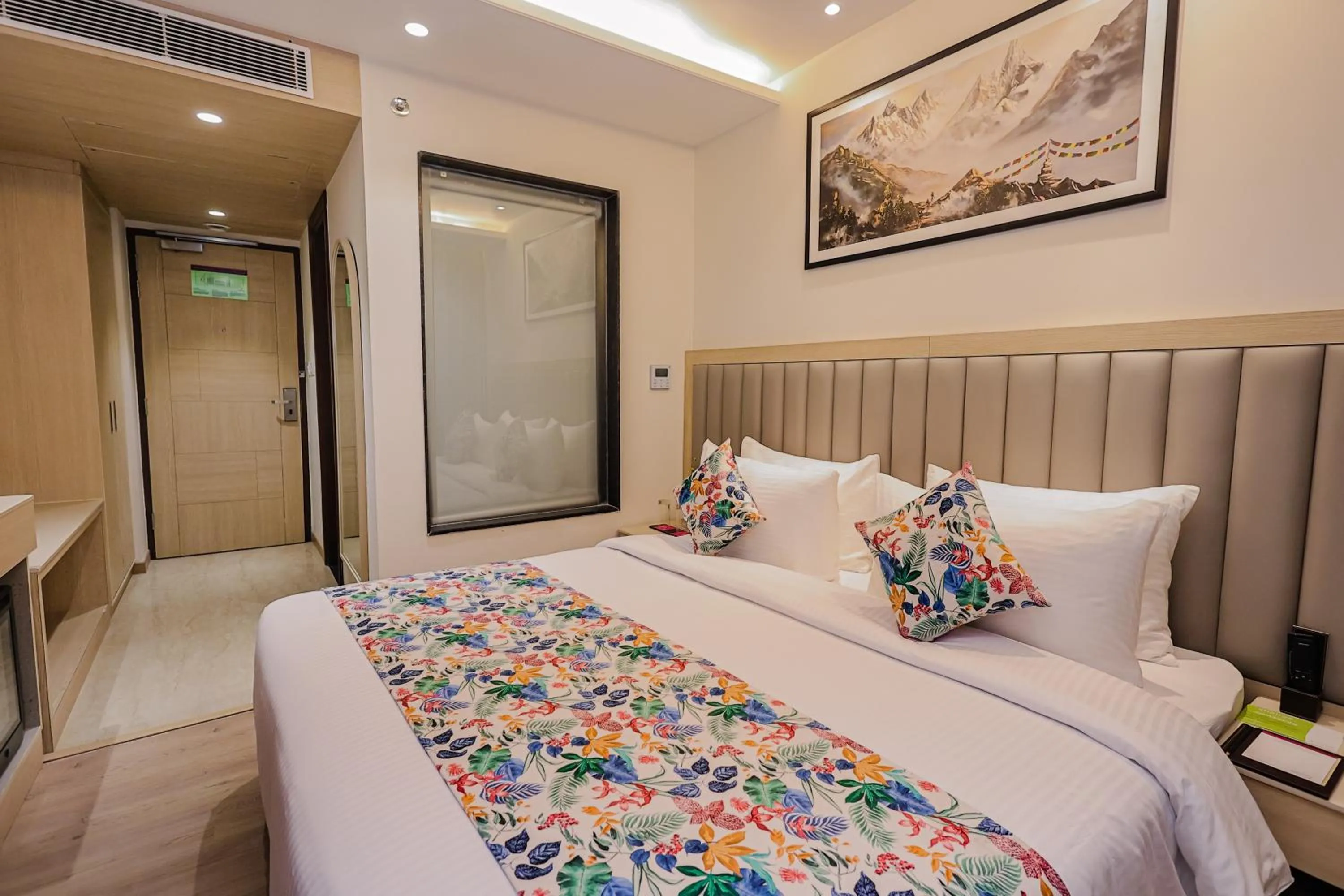 Bedroom, Bed in Regenta Inn Luxinna Heights Mcleodganj