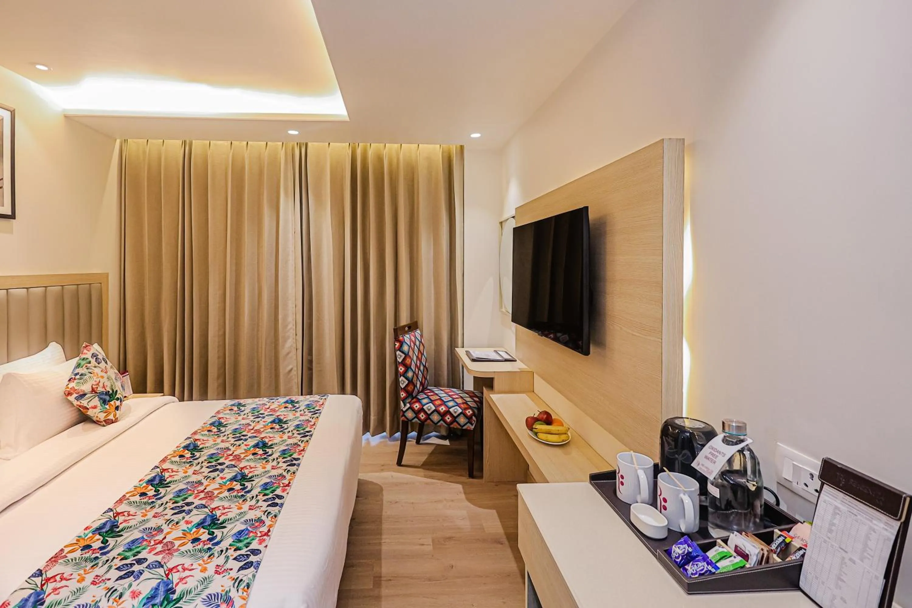 Seating area, Bed in Regenta Inn Luxinna Heights Mcleodganj