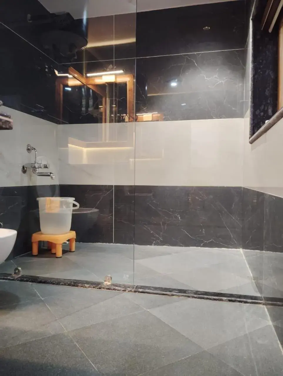 Bathroom in Hotel CM Palace - Pure Vegetarian Bathroom in Hotel CM Palace - Pure Vegetarian