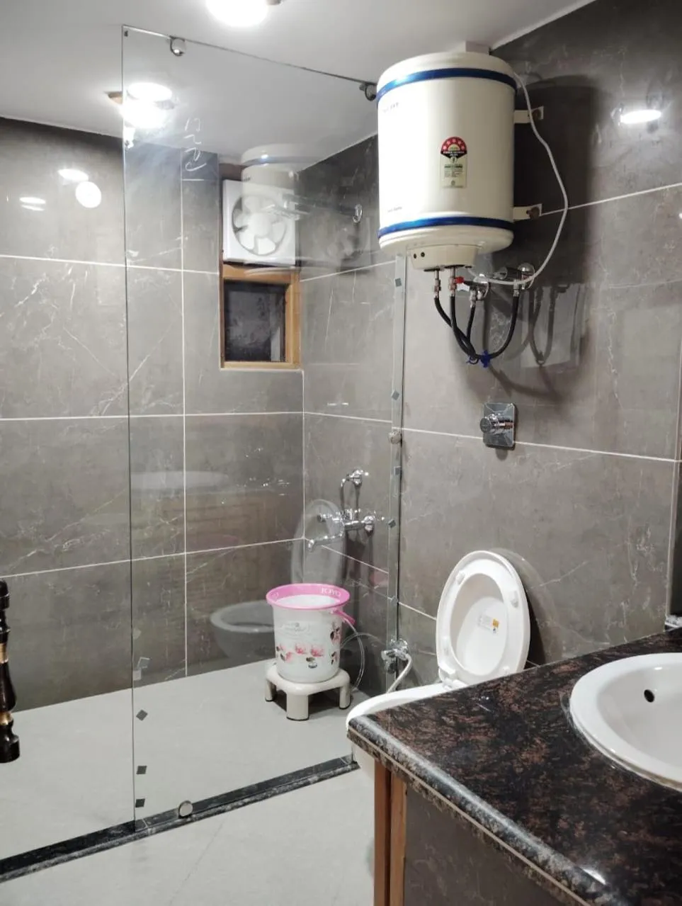 Bathroom in Hotel CM Palace - Pure Vegetarian