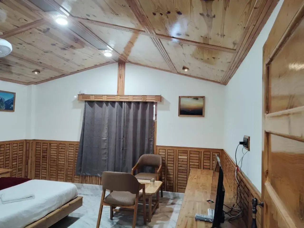 Seating area, Bed in Hotel CM Palace - Pure Vegetarian Seating area, Bed in Hotel CM Palace - Pure Vegetarian