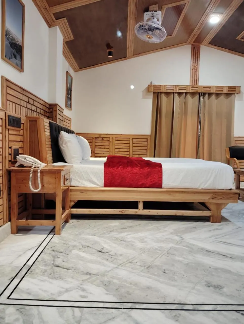 Guests, Bed in Hotel CM Palace - Pure Vegetarian