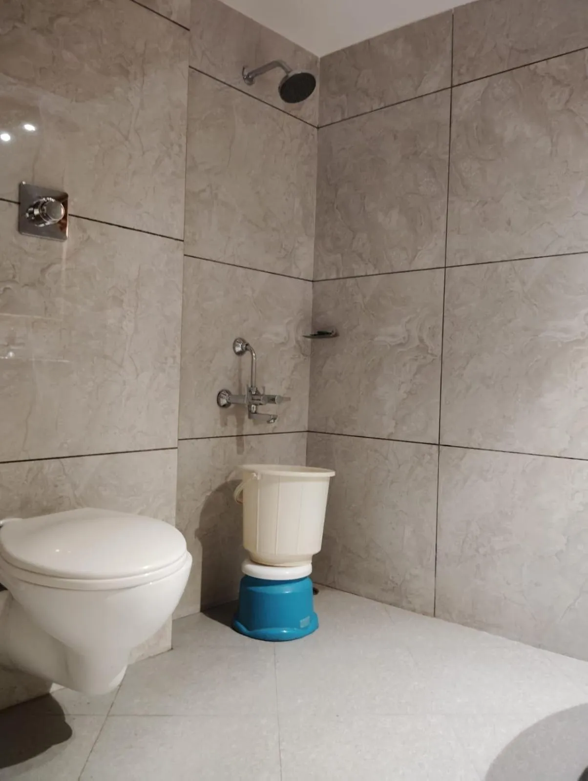 Shower in Hotel CM Palace - Pure Vegetarian