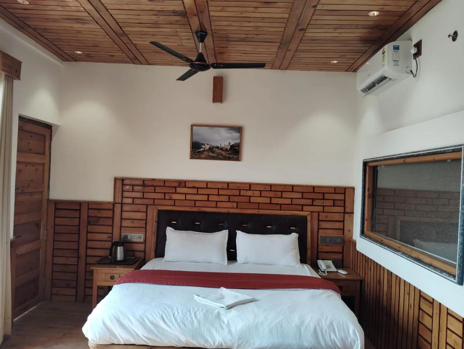 Photo of the whole room, Bed in Hotel CM Palace - Pure Vegetarian