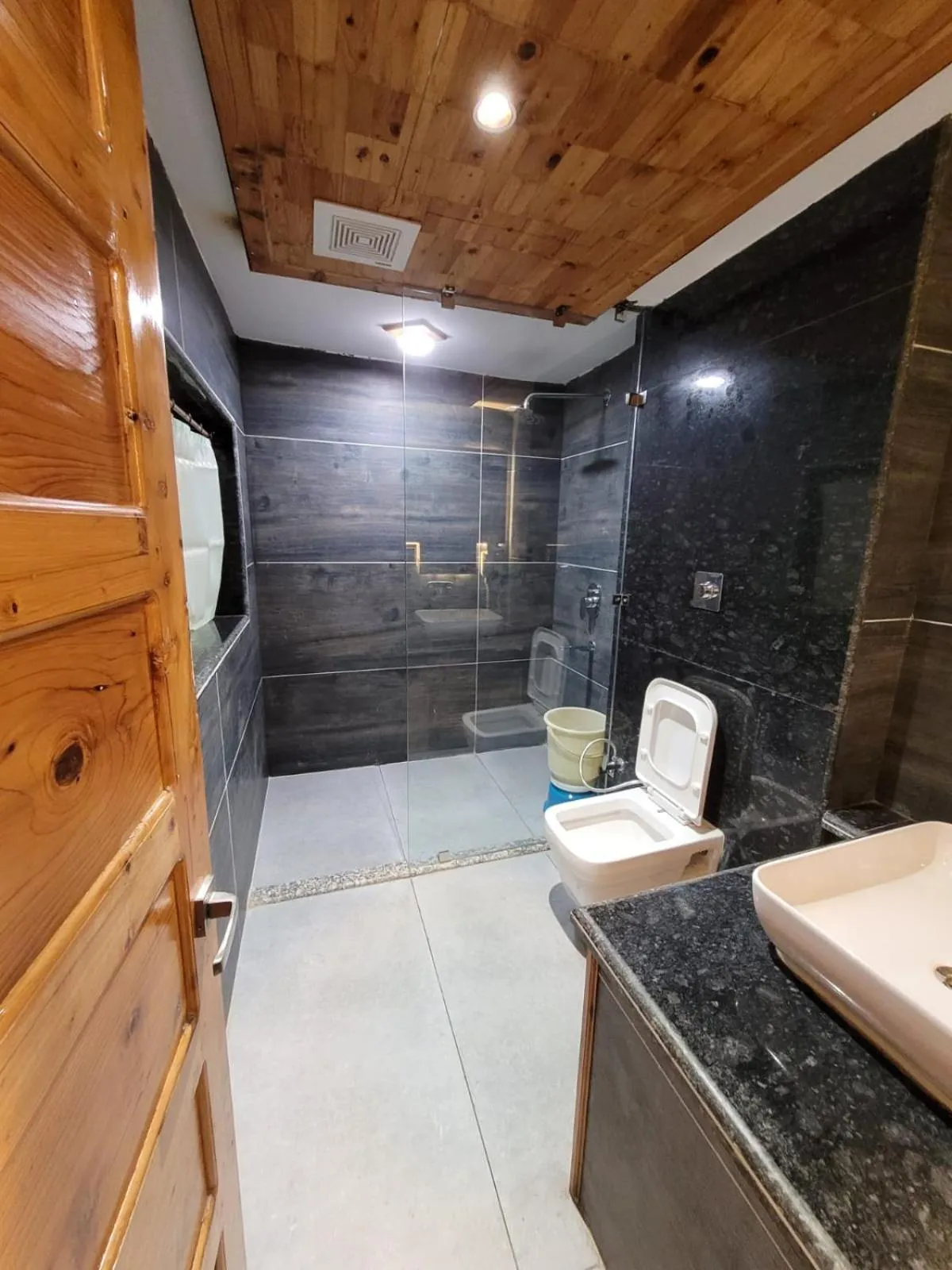 Bathroom in Hotel CM Palace - Pure Vegetarian