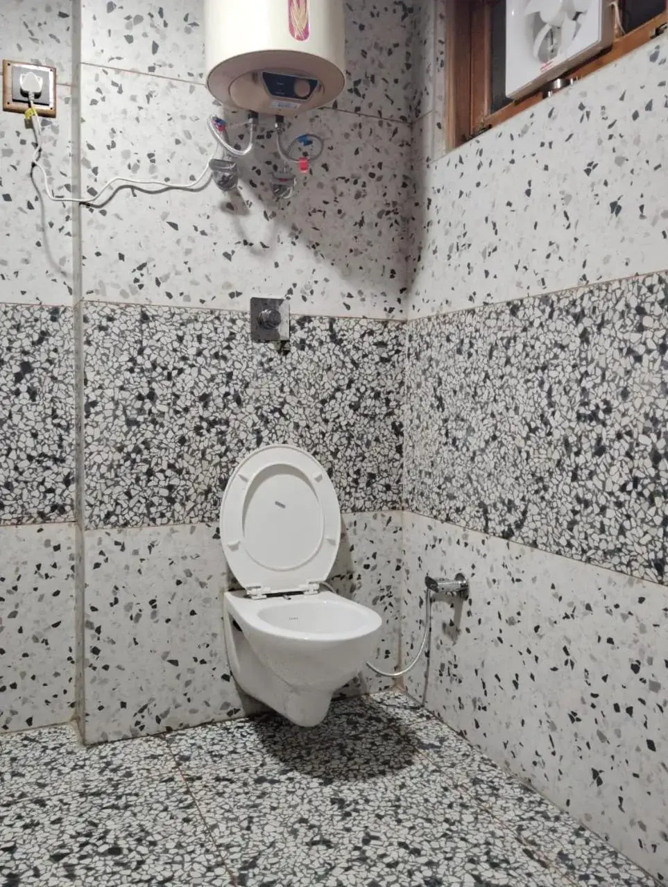 Bathroom in Hotel CM Palace - Pure Vegetarian Bathroom in Hotel CM Palace - Pure Vegetarian