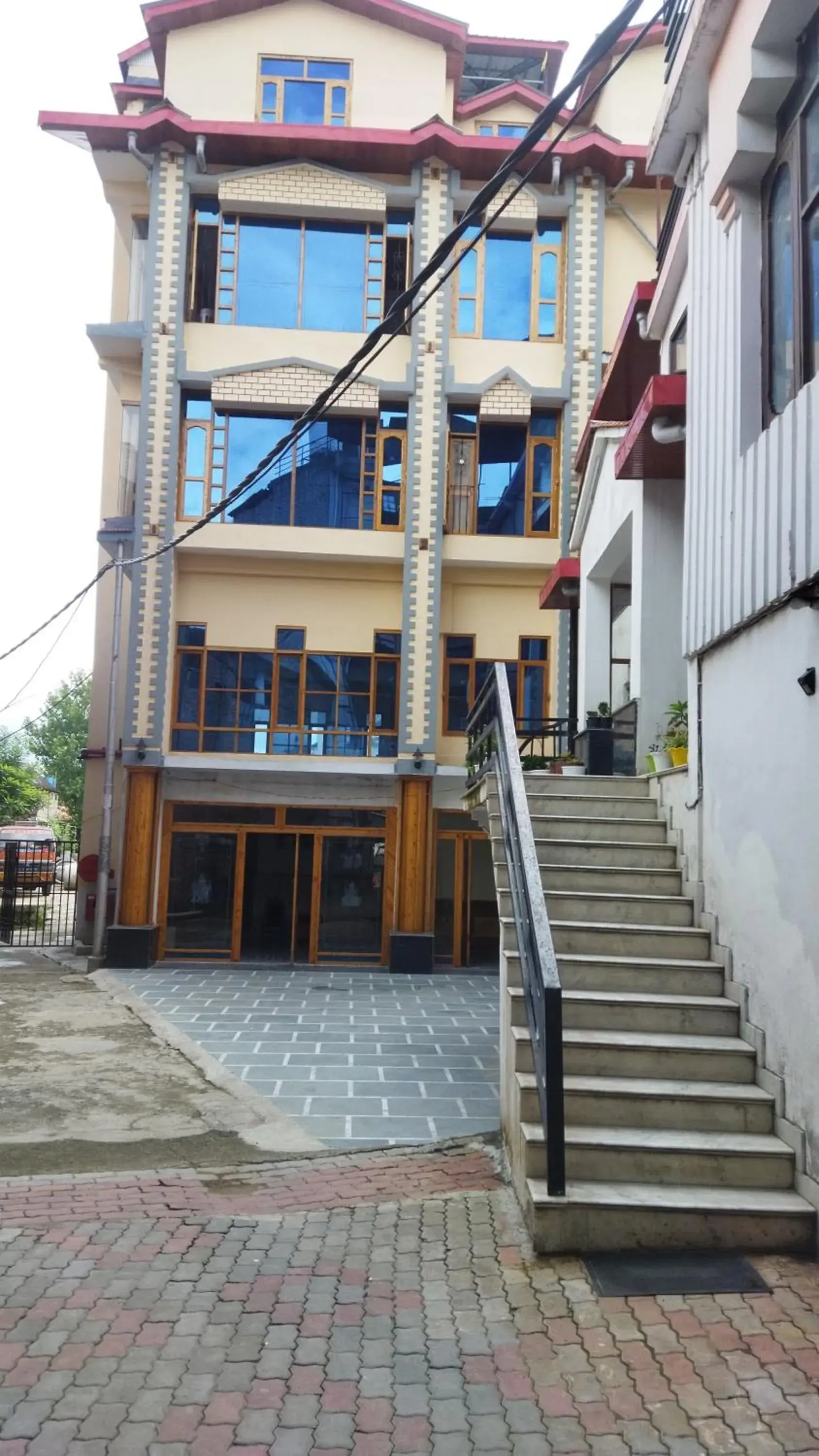 Facade/entrance in Hotel CM Palace - Pure Vegetarian Facade/entrance in Hotel CM Palace - Pure Vegetarian