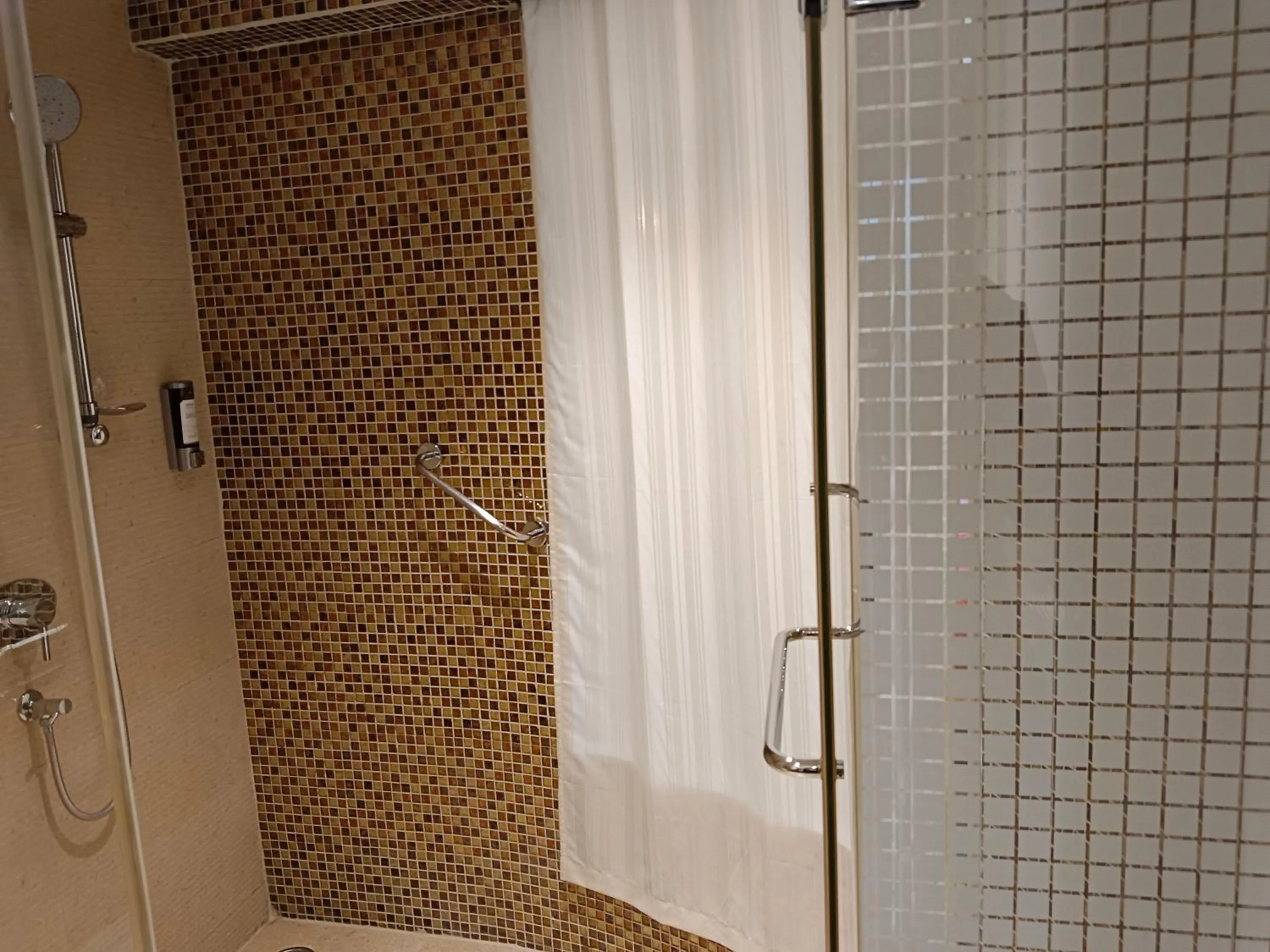 Shower in Fortune Park, Tiruppur - Member ITC Hotels' Group
