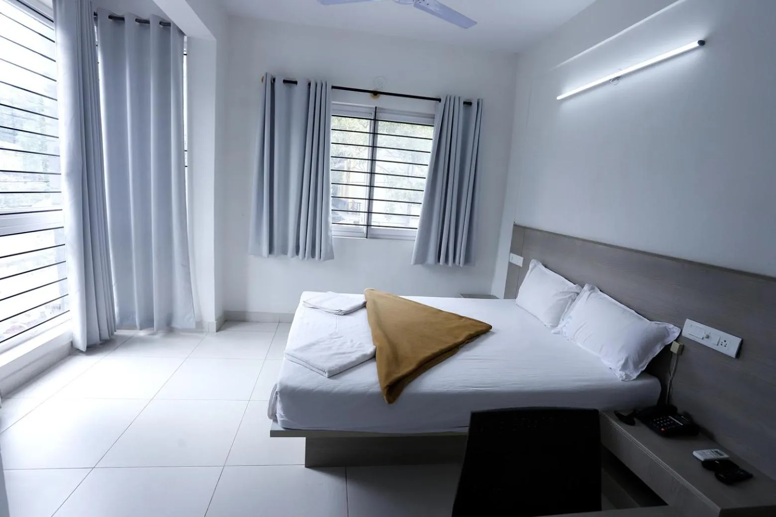 Bed in Hotel Gurudev Residency