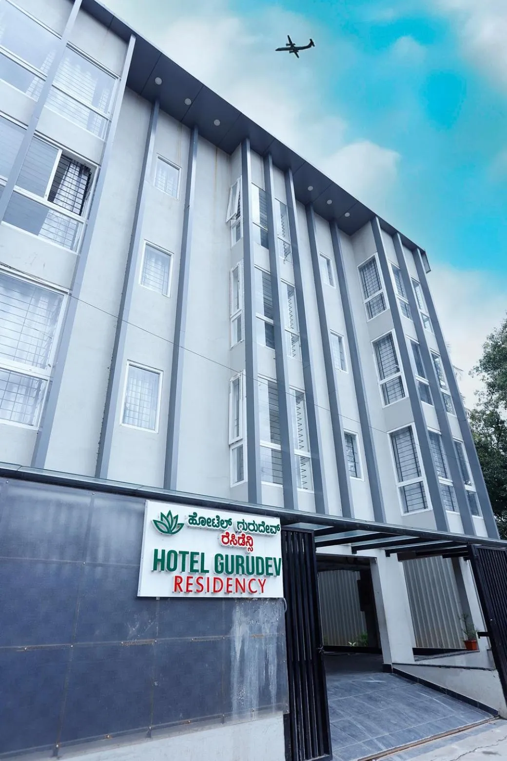 Facade/entrance in Hotel Gurudev Residency