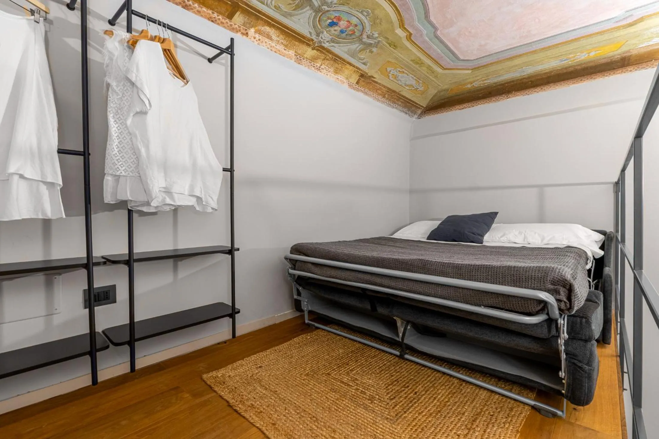 Eleven Luxury Suite - dimora affrescata del '500 a pochi passi dall'Acquario