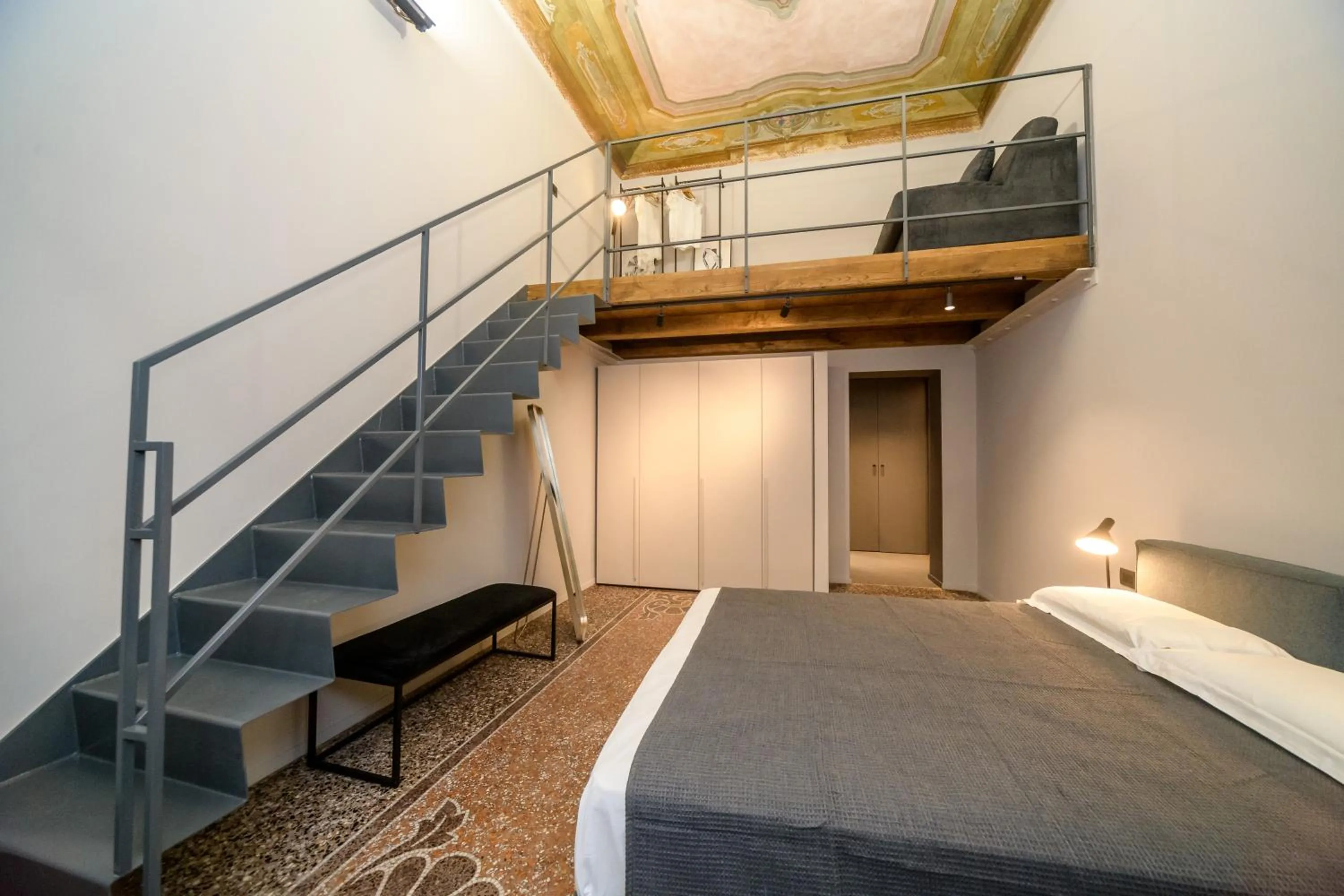 Eleven Luxury Suite - dimora affrescata del '500 a pochi passi dall'Acquario