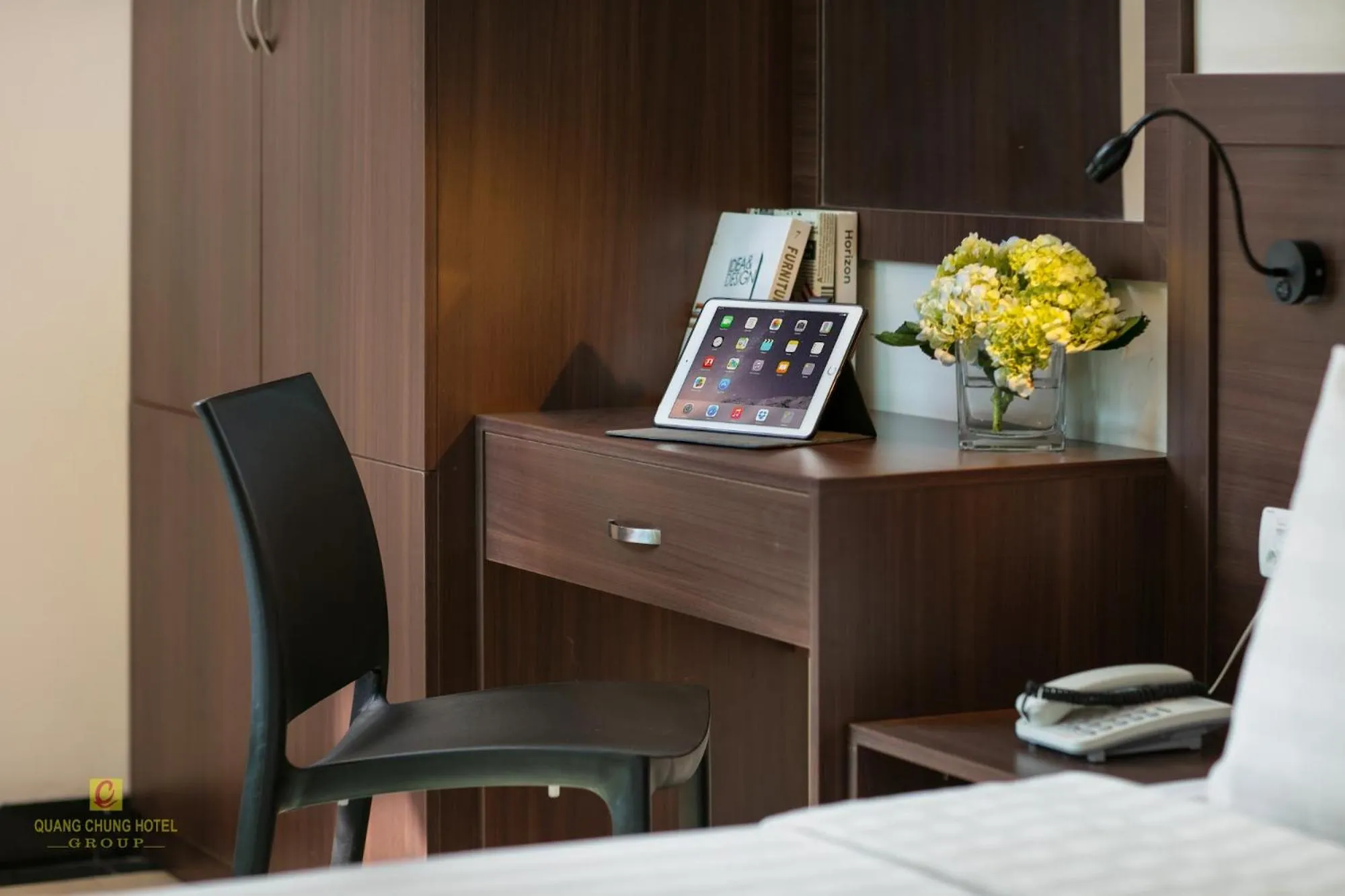 hair dresser, Bed in Nhan Hoa Hotel