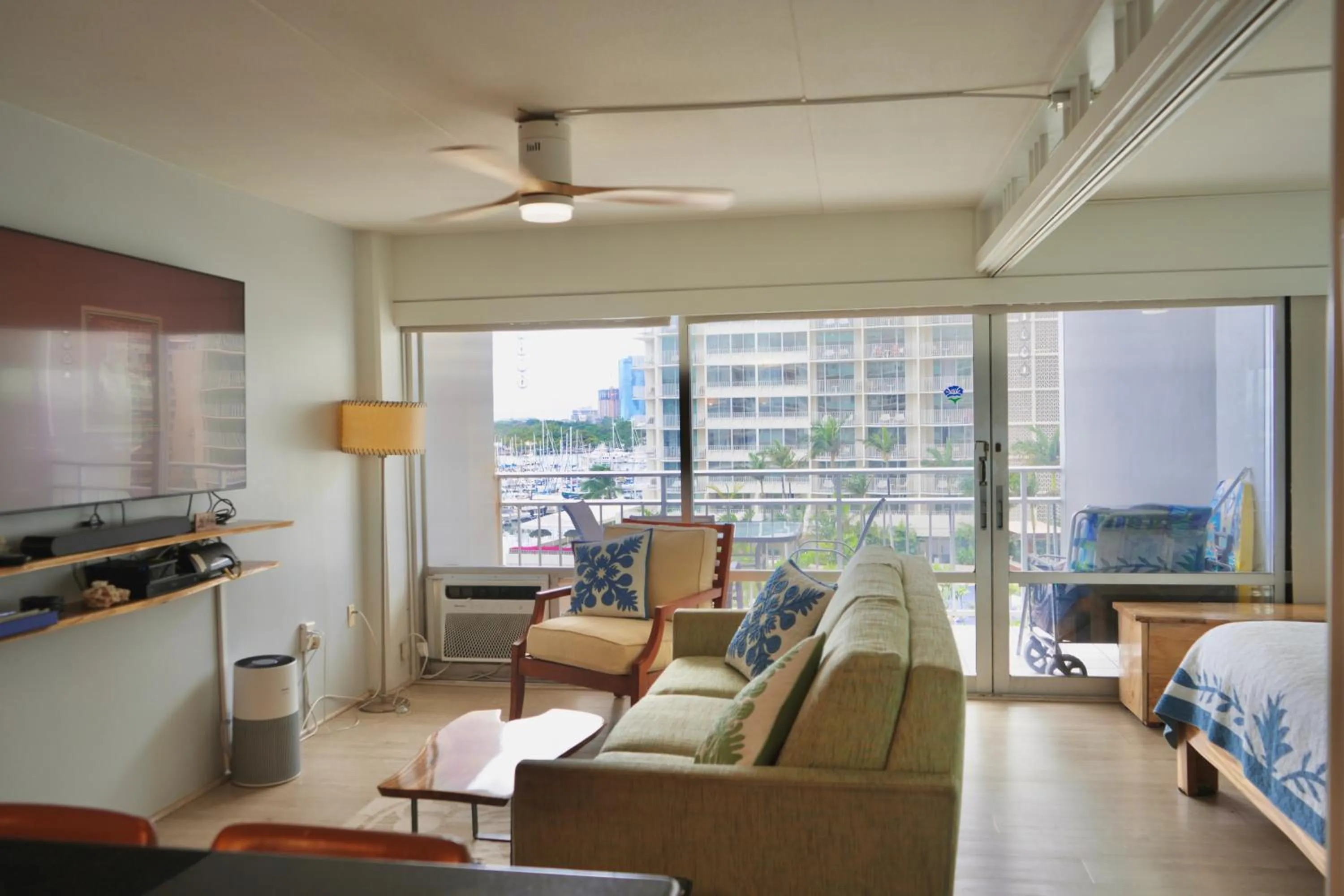 TV and multimedia in Ilikai Hotel Condo with Kitchen and Ocean View