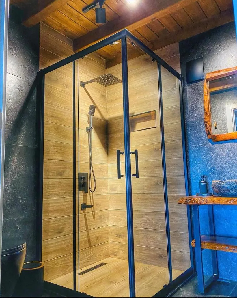 Shower in Lavinya Suit Bungalov