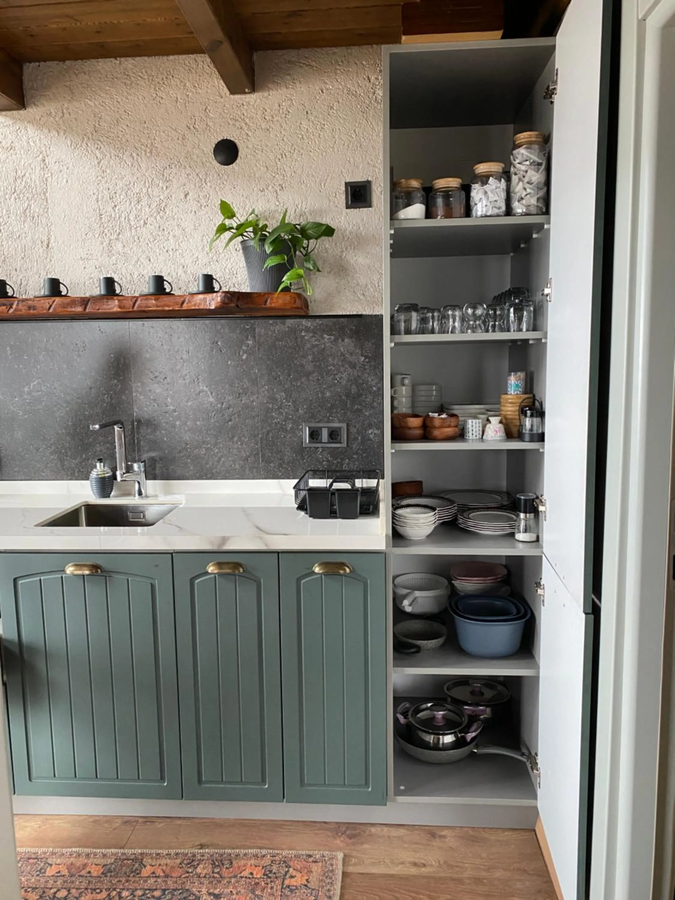 Kitchen or kitchenette in Lavinya Suit Bungalov