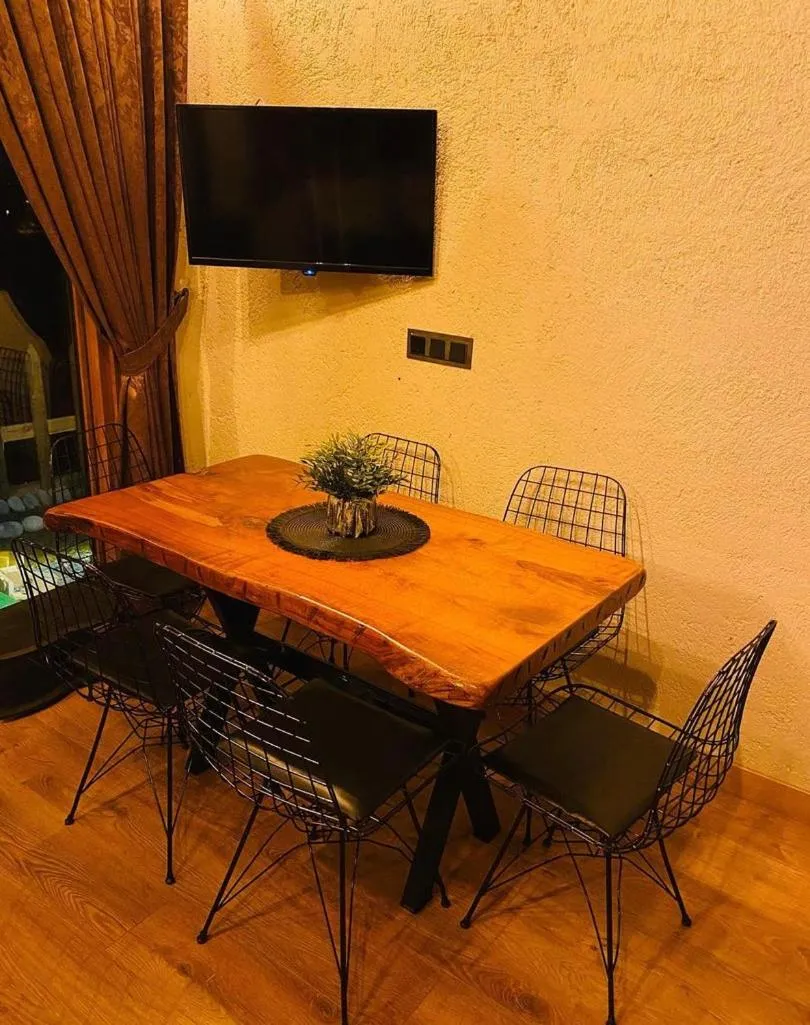 Dining area in Lavinya Suit Bungalov