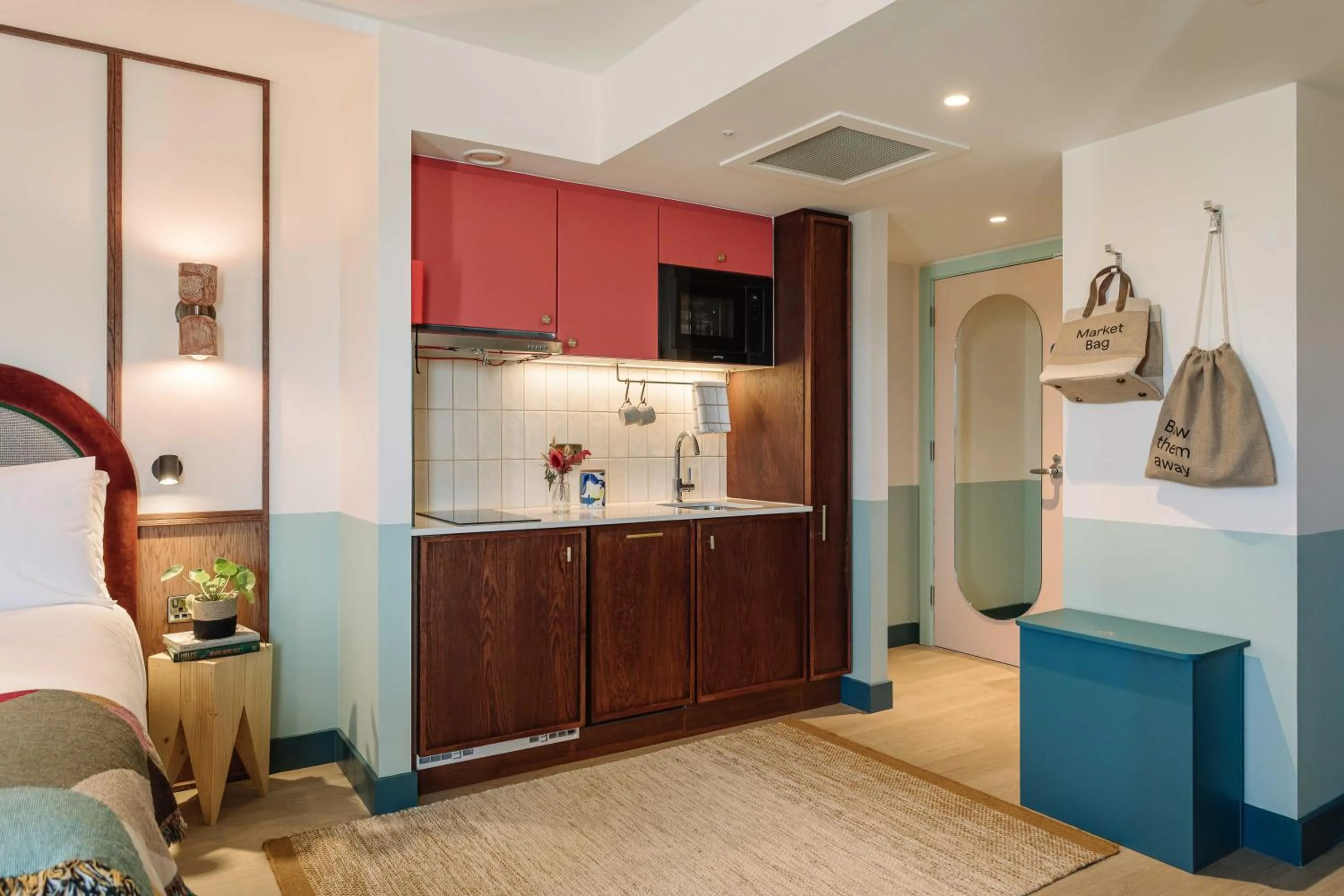 Kitchen or kitchenette in room2 Belfast Hometel