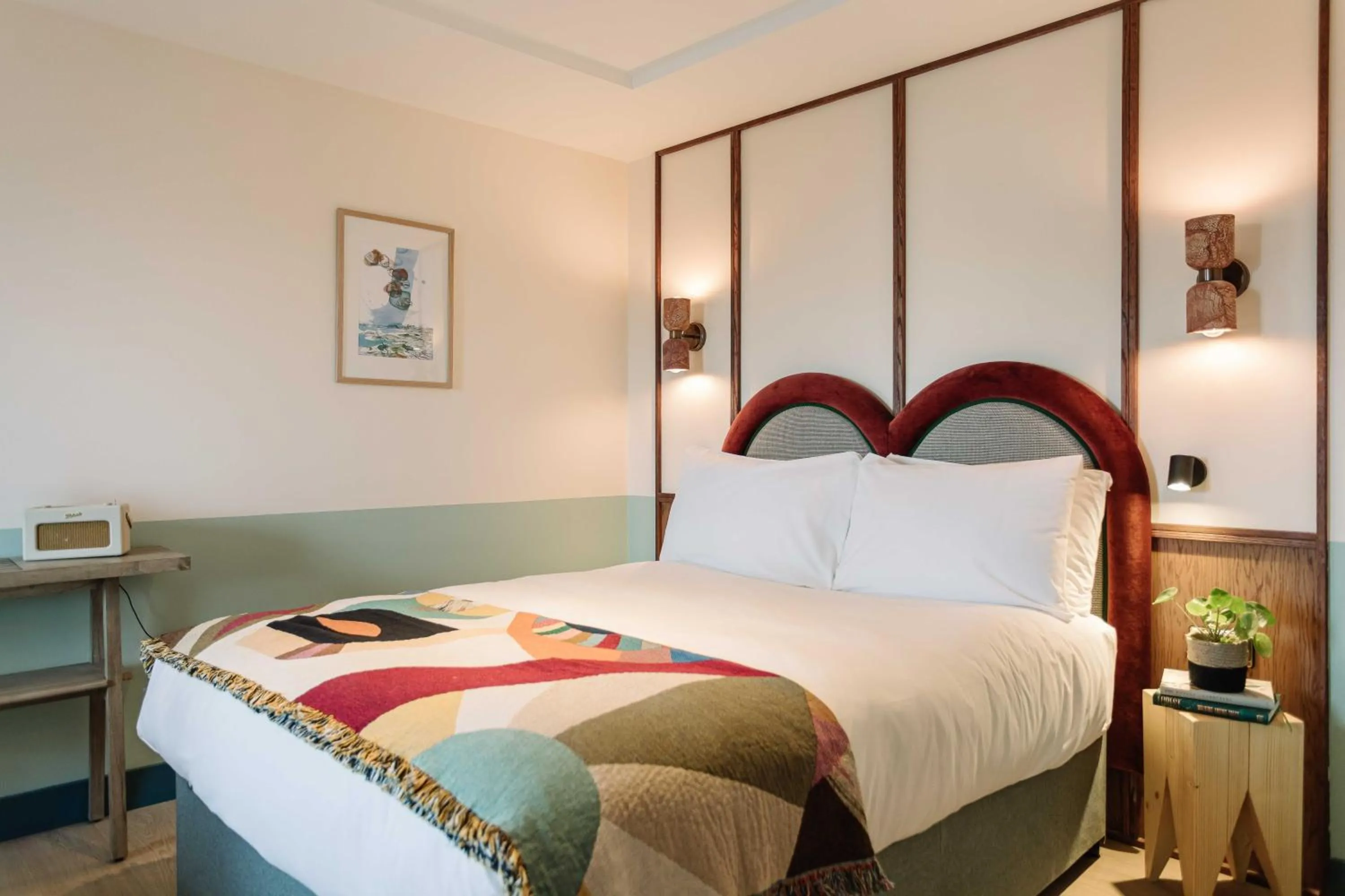 Bed in room2 Belfast Hometel