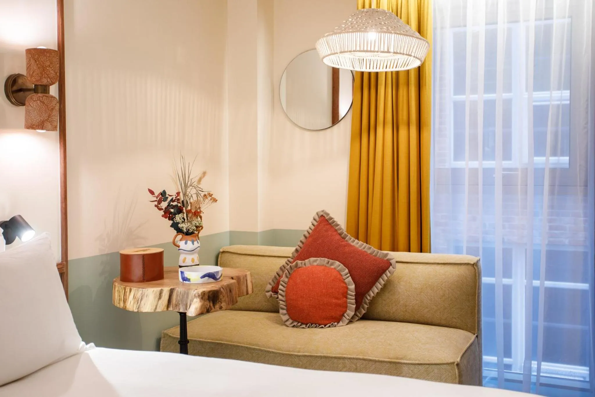 Seating area in room2 Belfast Hometel