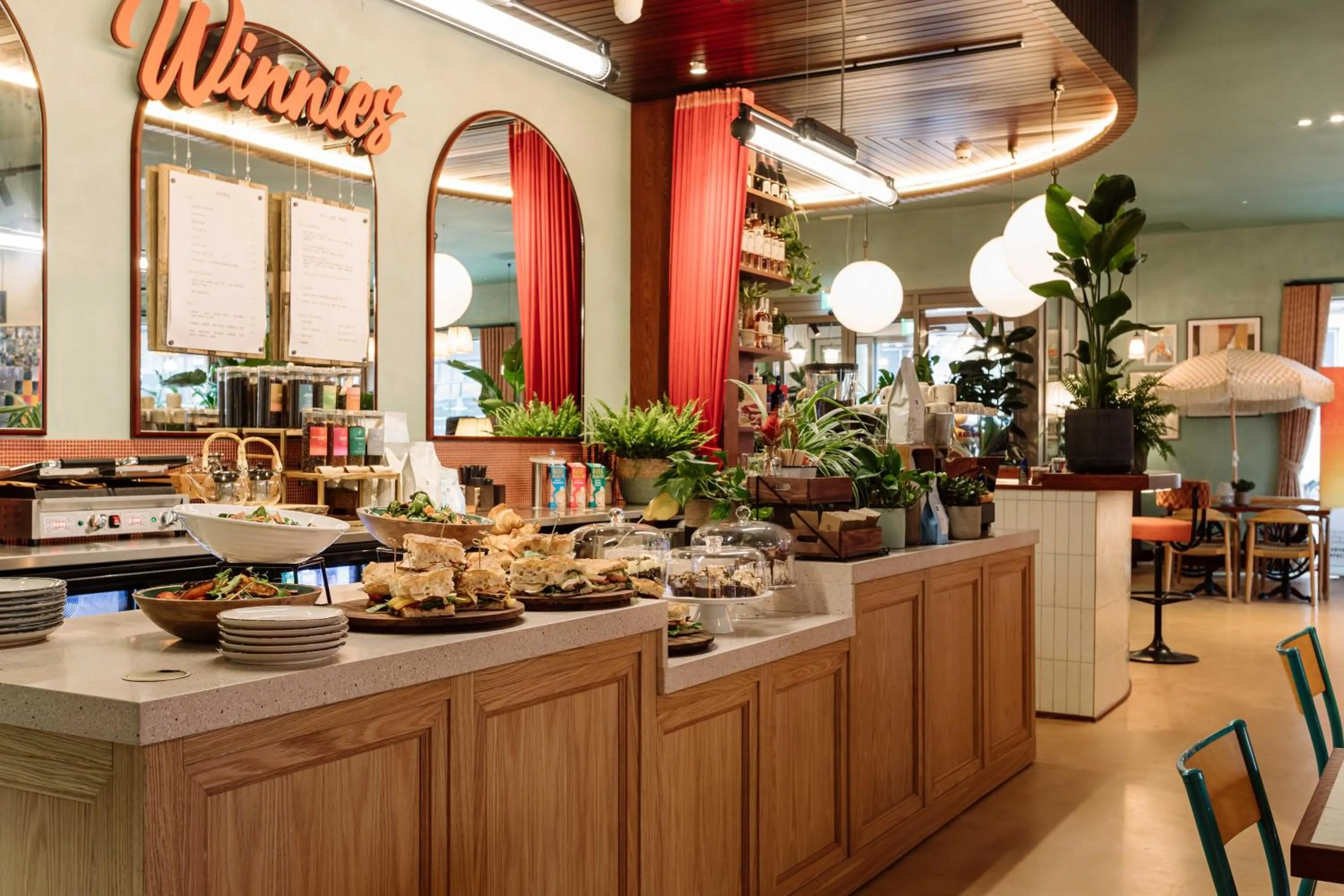 Restaurant/places to eat in room2 Belfast Hometel