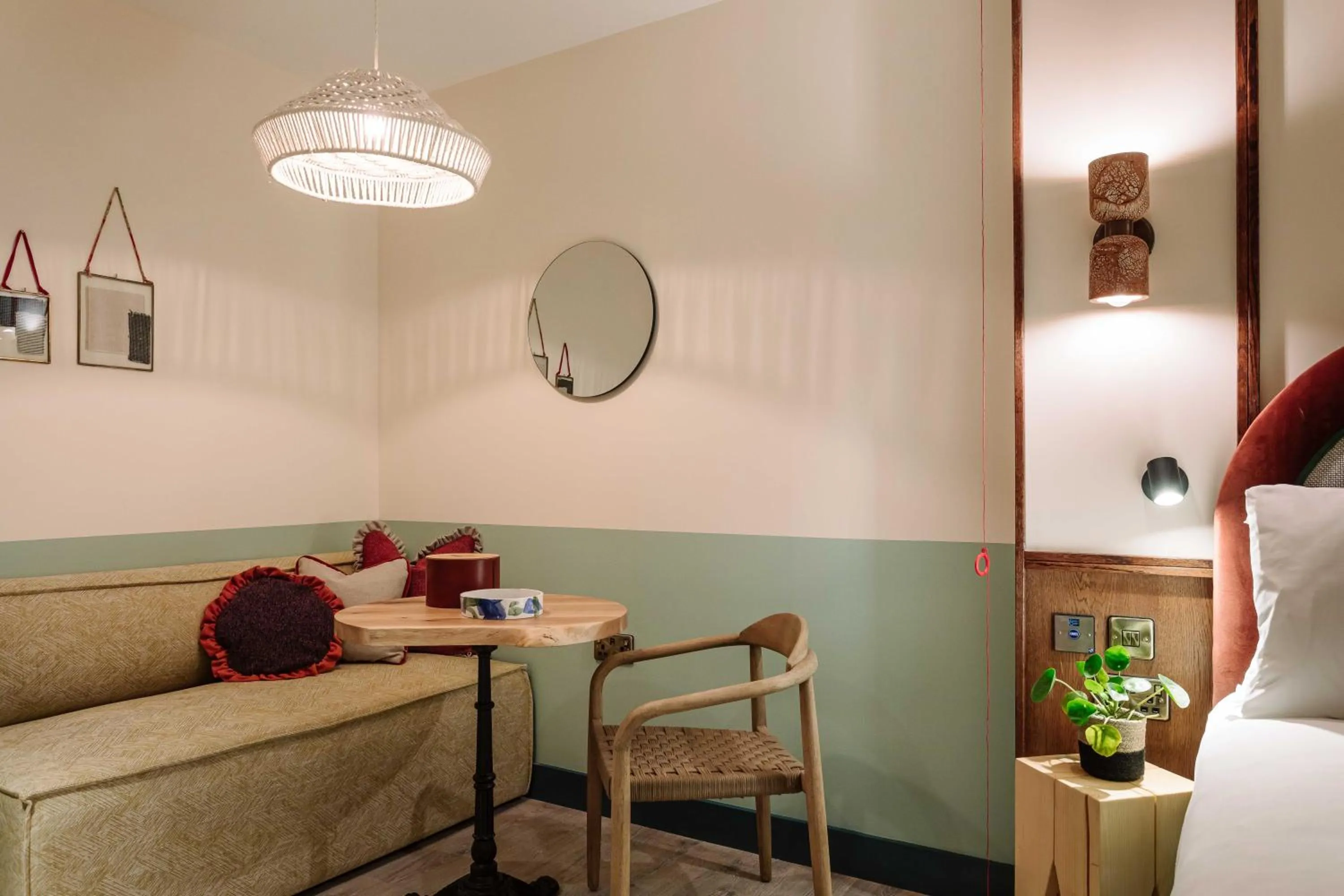 Seating area in room2 Belfast Hometel