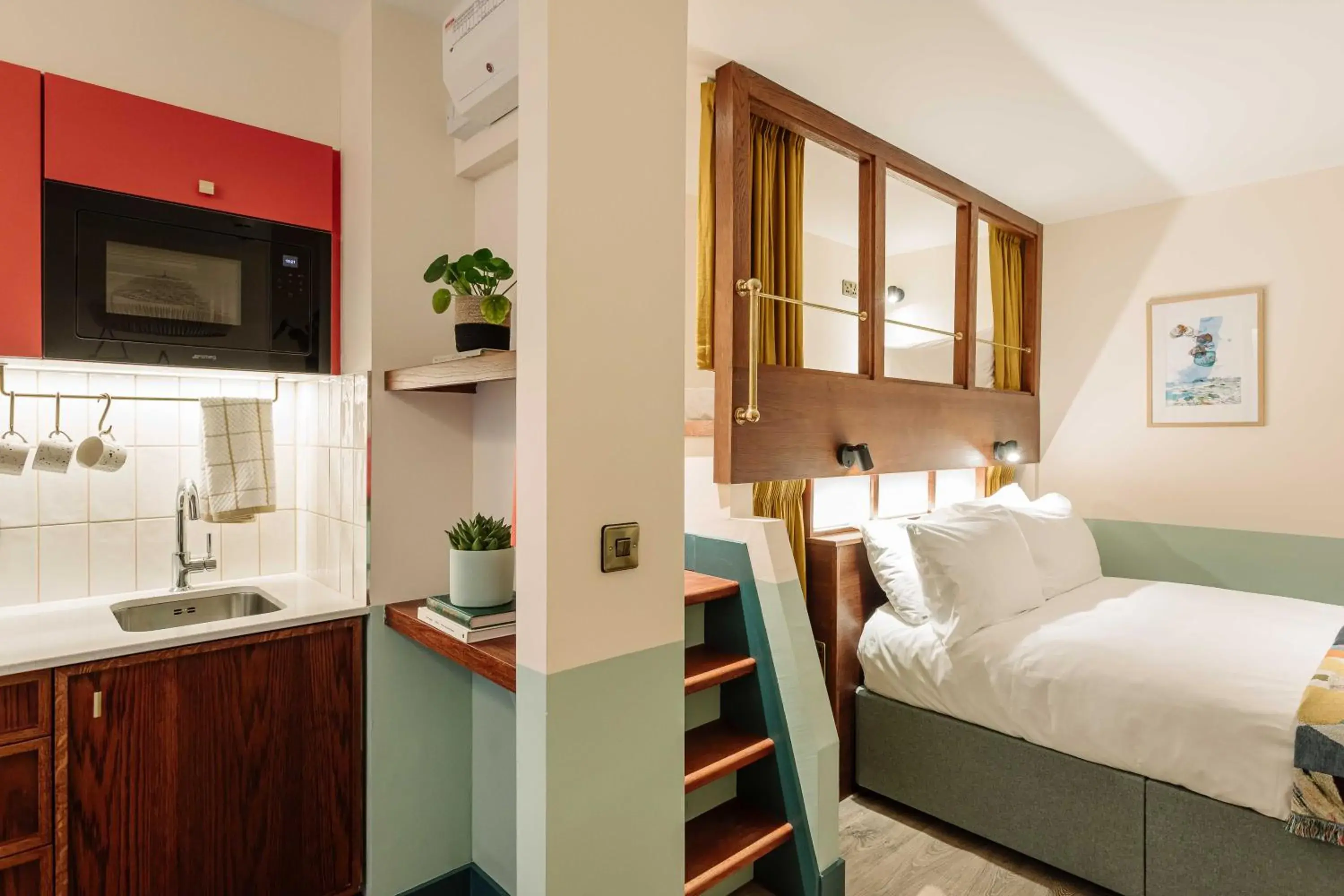 Bed in room2 Belfast Hometel Bed in room2 Belfast Hometel