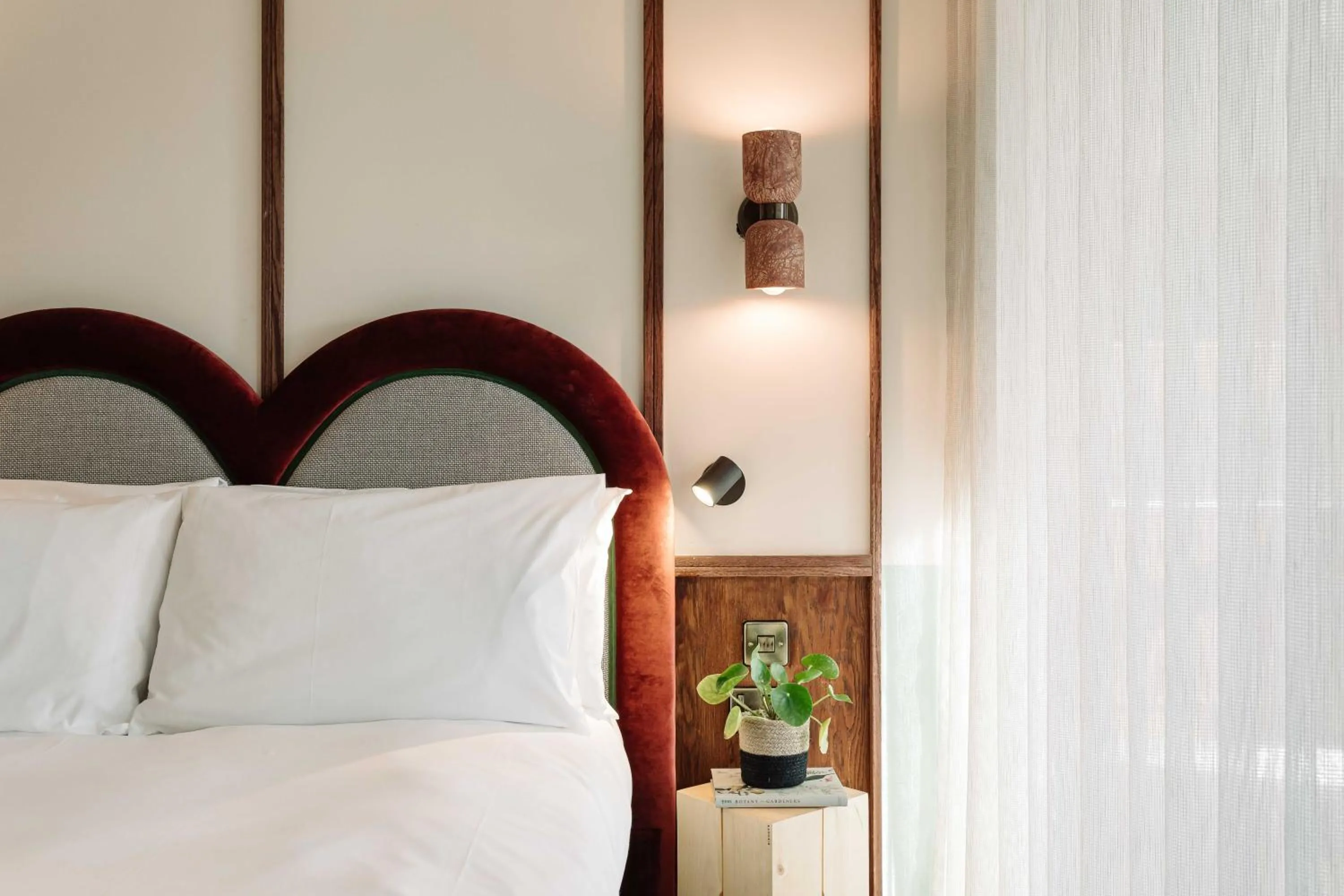 Bed in room2 Belfast Hometel