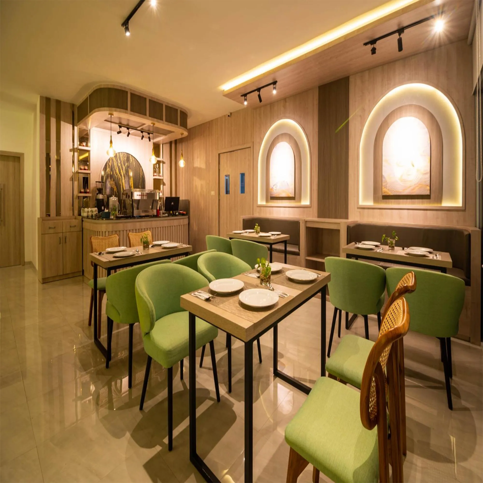 Restaurant/places to eat in Yulia Hotel Managed by HIG