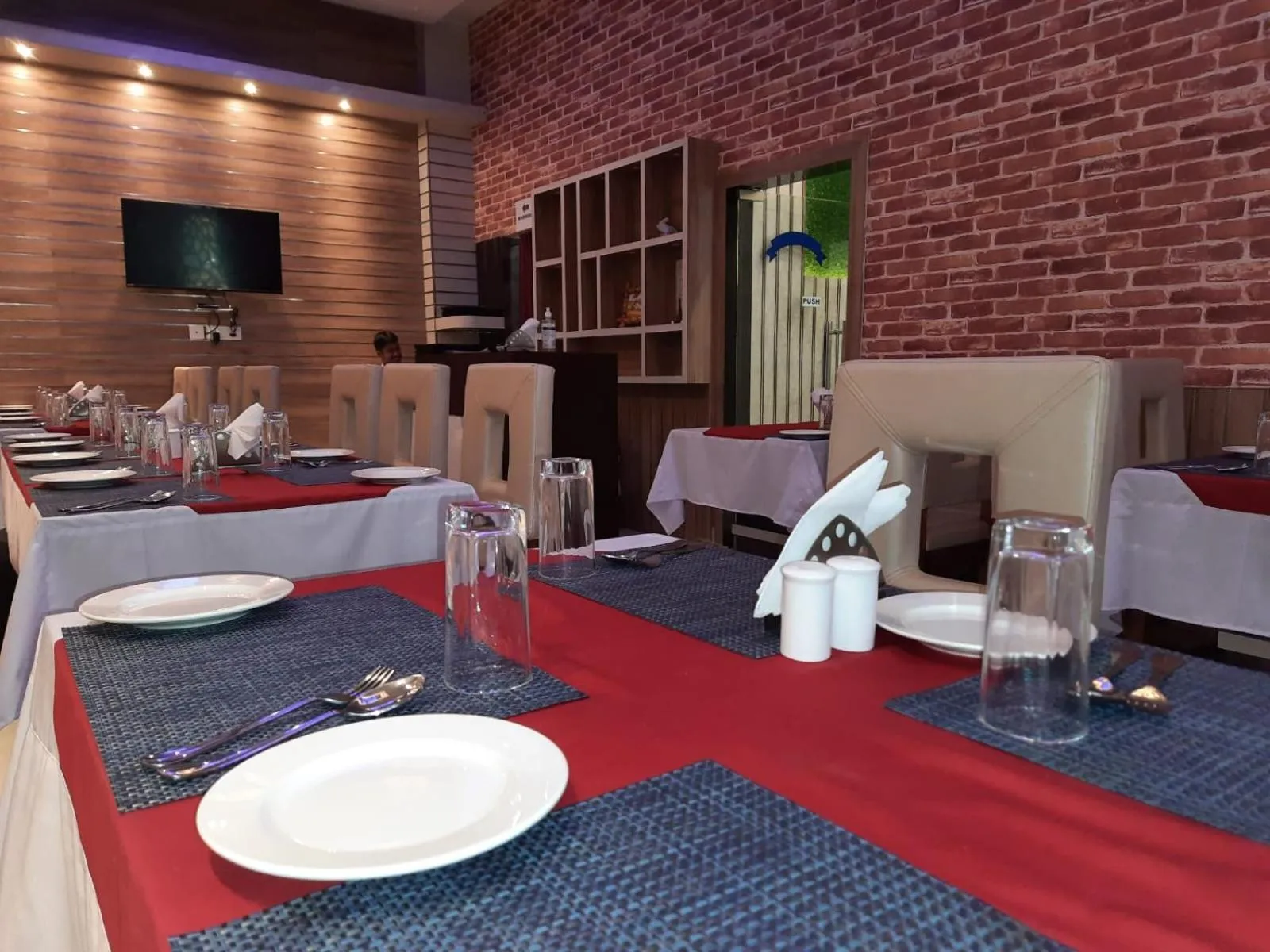 Restaurant/places to eat in Hotel Swagat