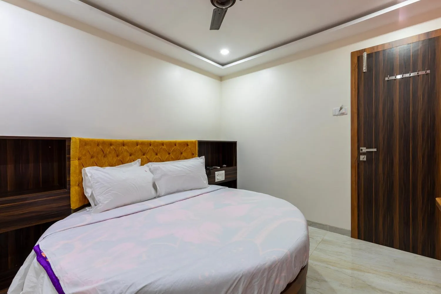 Bed in Hotel Samrat Palace