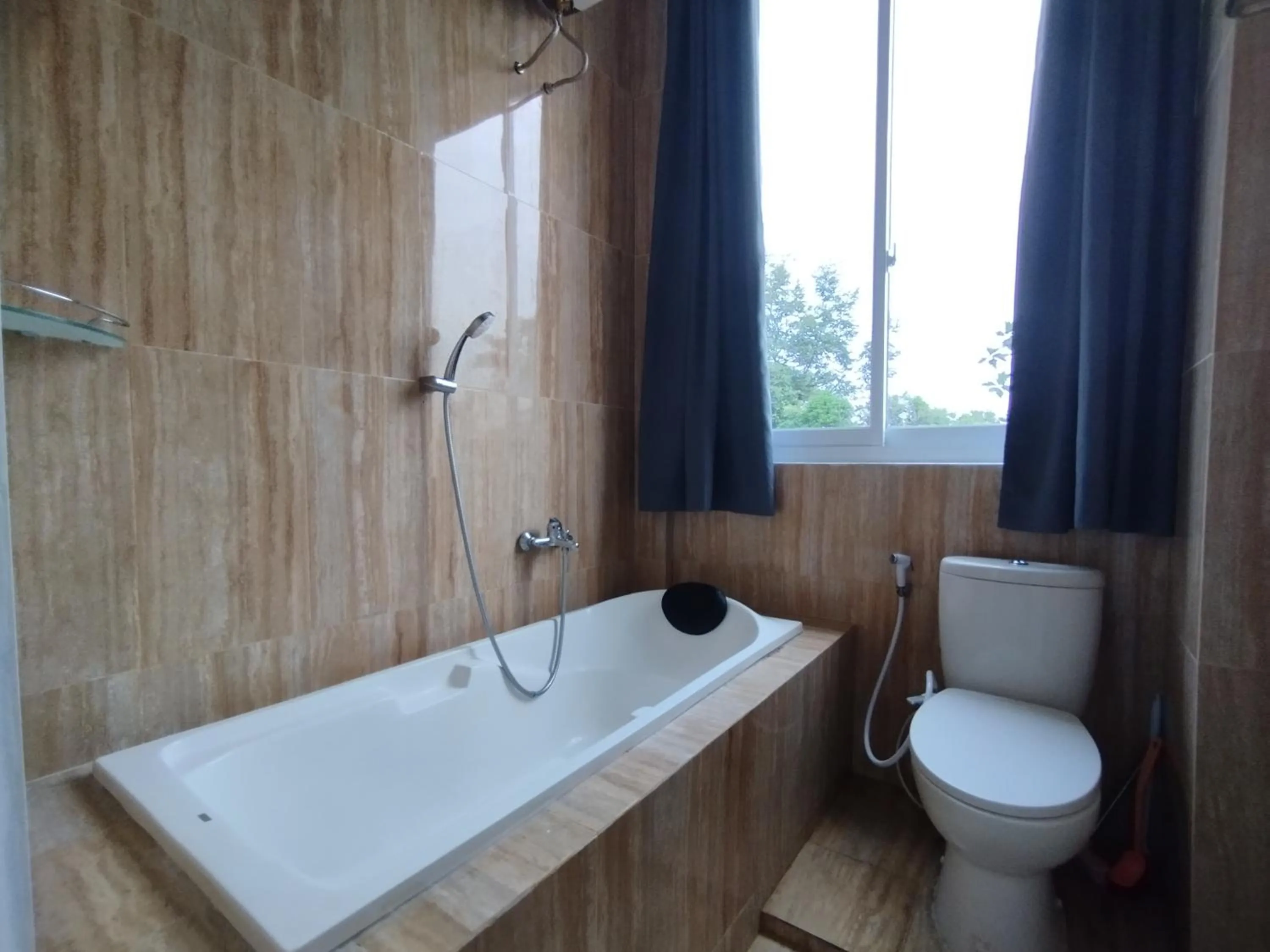 Shower in Saira Hotel dan Homestay Syariah