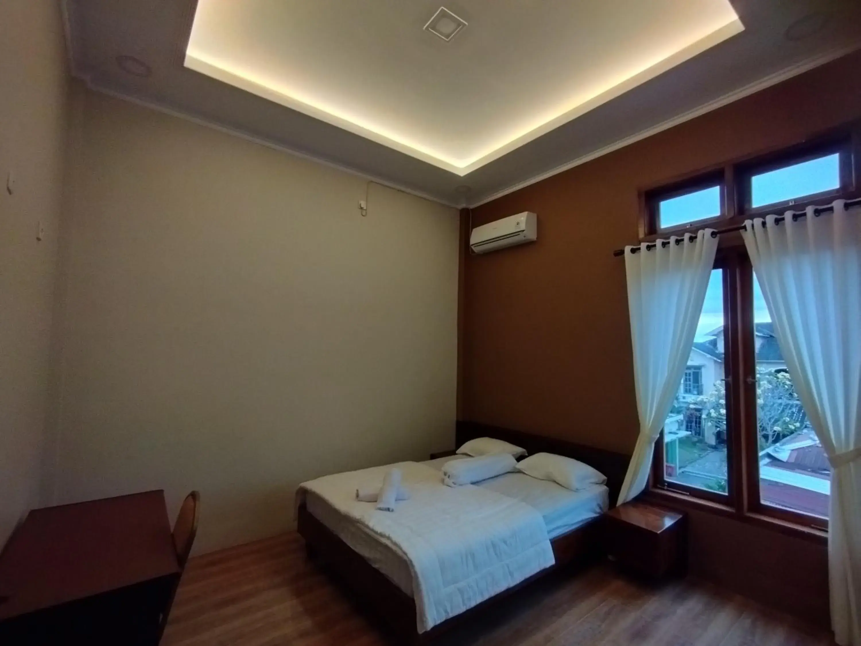 Standard Queen Room in Saira Hotel dan Homestay Syariah Standard Queen Room in Saira Hotel dan Homestay Syariah