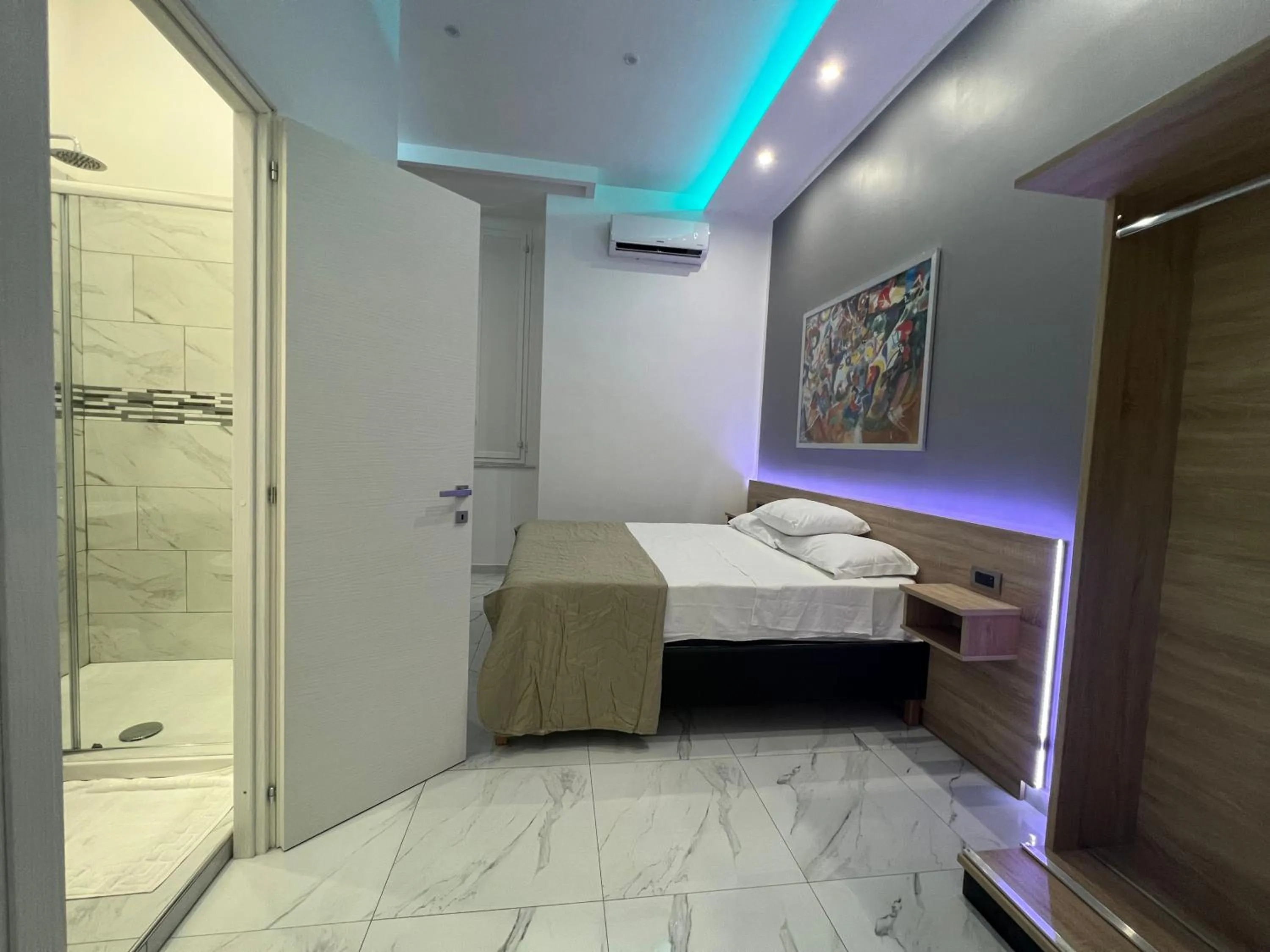 Photo of the whole room, Bed in Napoli Forever