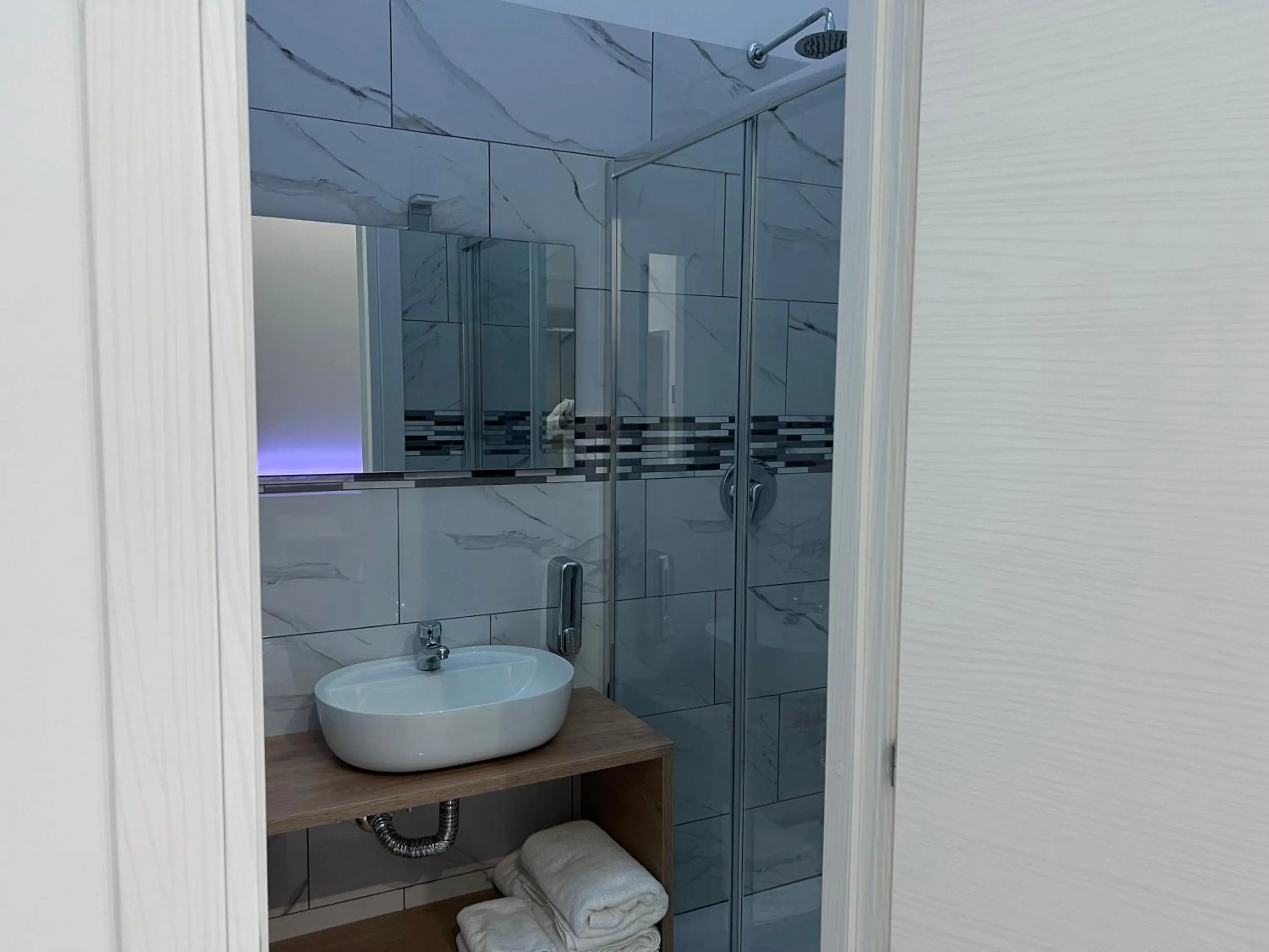 Shower in Napoli Forever