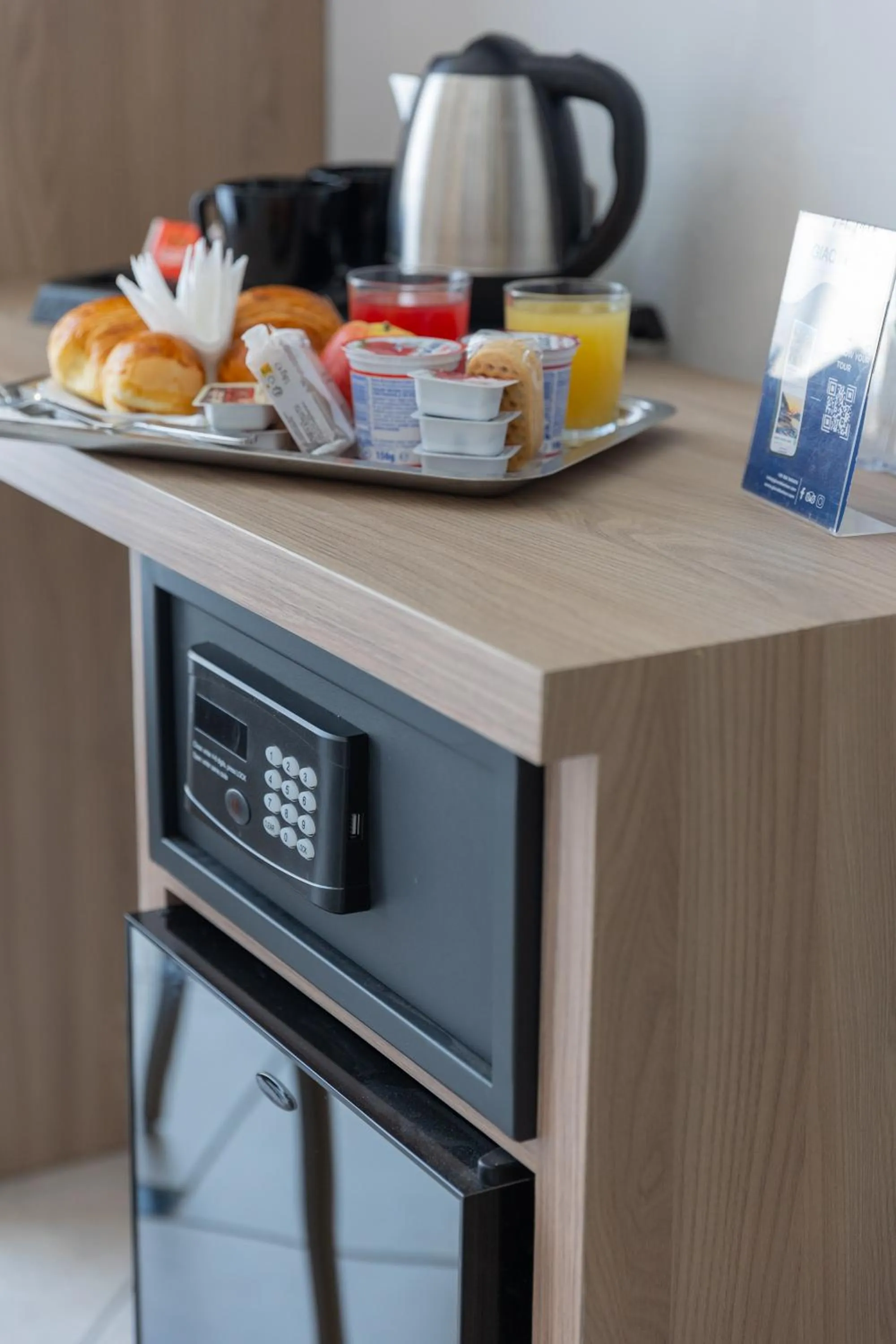 Coffee/tea facilities in Napoli Forever