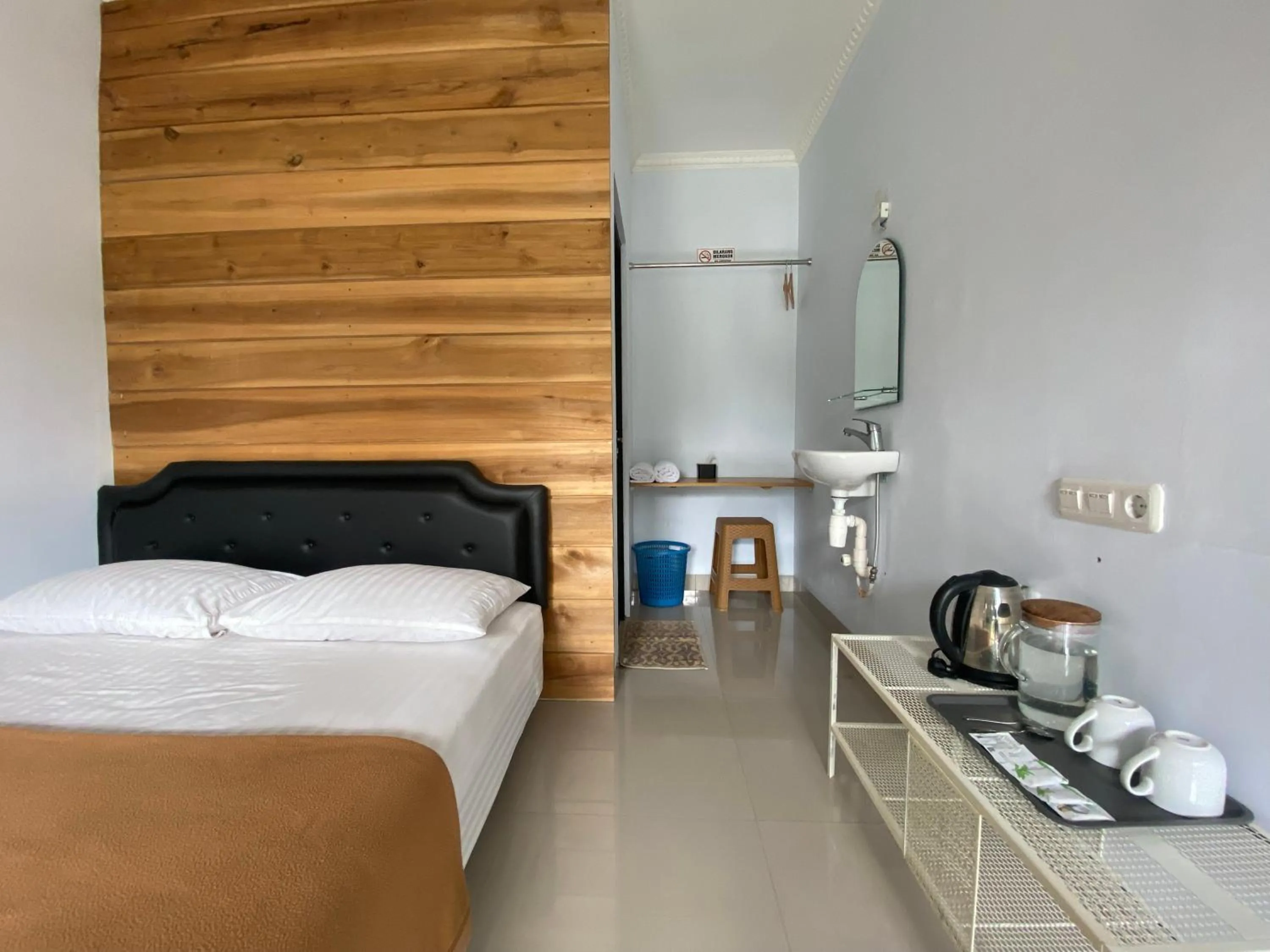 Bedroom, Bed in Shine River