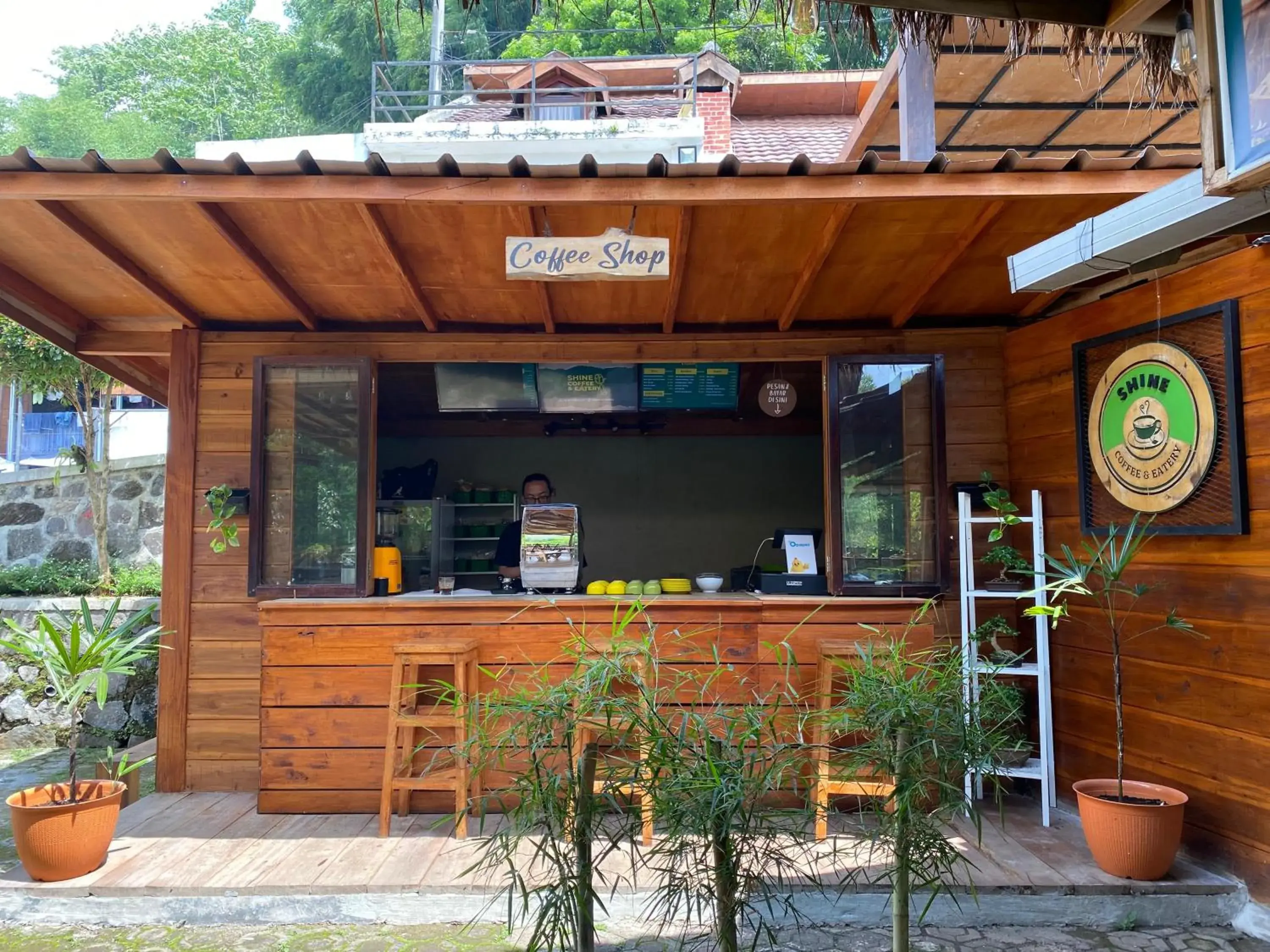 Restaurant/places to eat in Shine River Restaurant/places to eat in Shine River