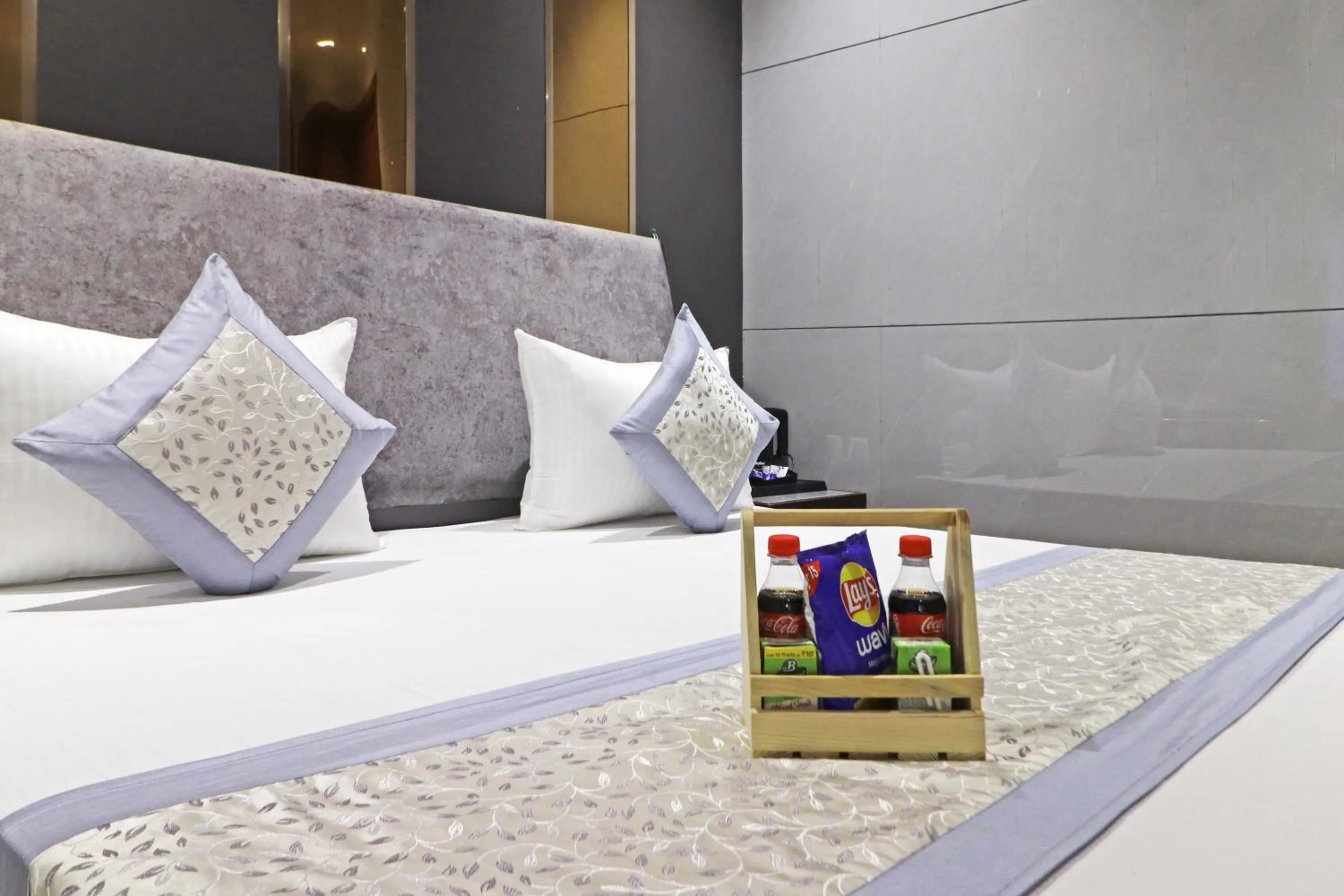 Bed in Hotel Preet Inn 05 Mints Walking Distance Nizamuddin Railway Station