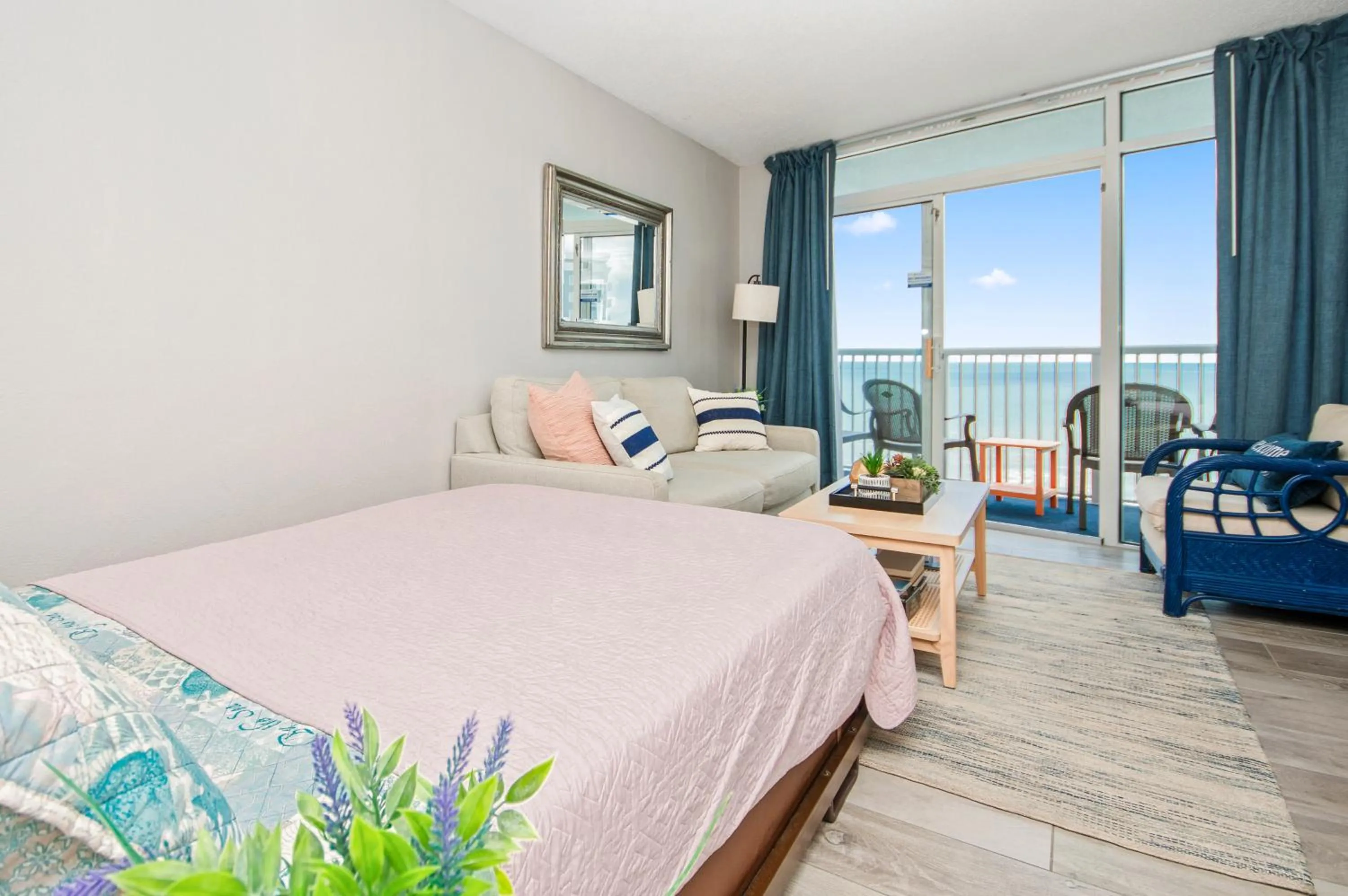 Living room, Bed in Sea Breeze