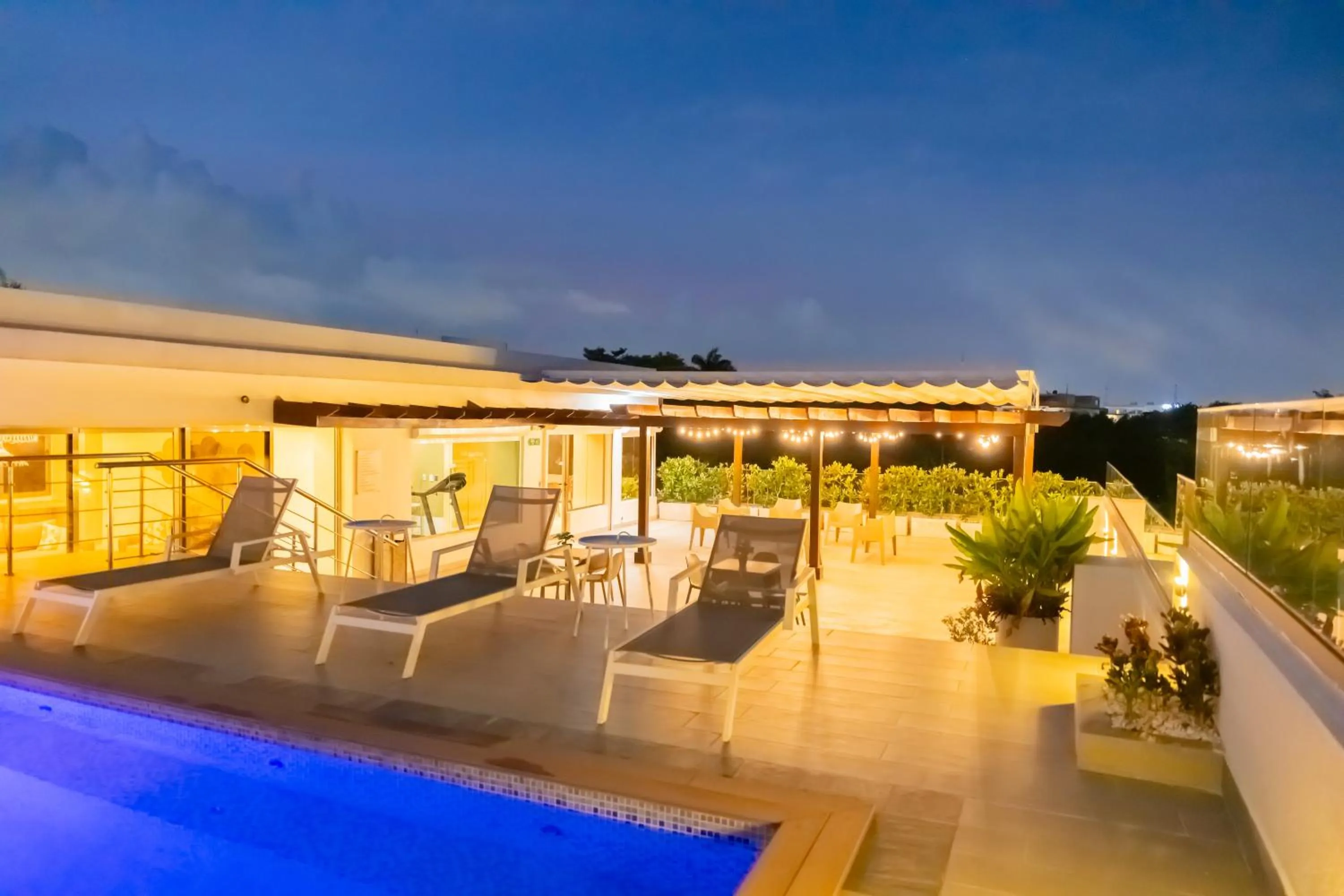 Swimming pool in Hotel Stay Here Suites