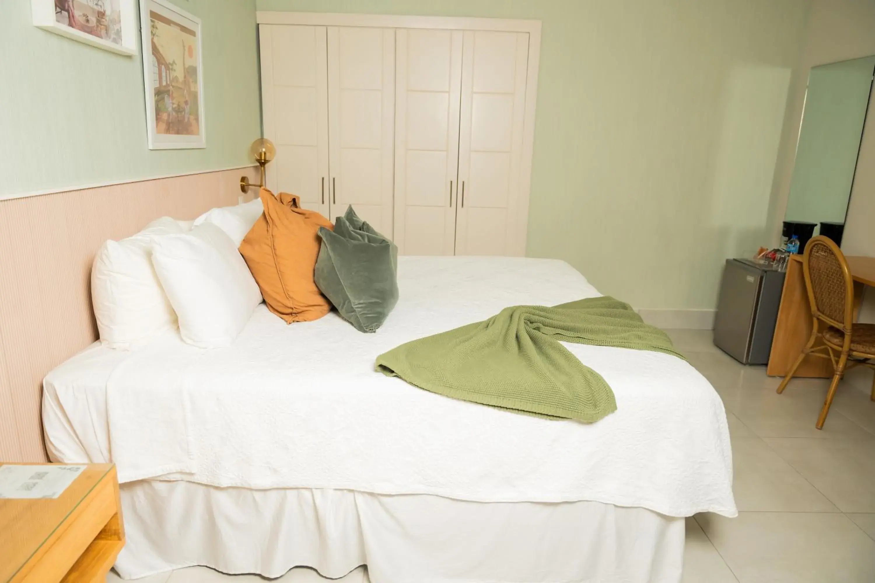 Standard Double Room in Hotel Stay Here Suites Standard Double Room in Hotel Stay Here Suites